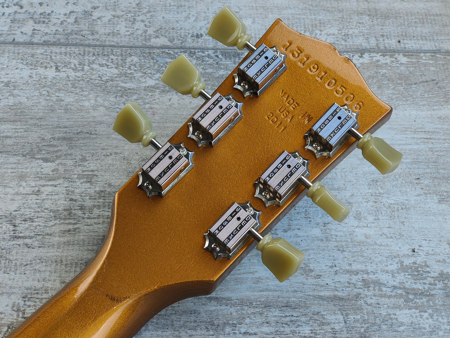 2011 Gibson USA Nighthawk Studio Single Cutaway (Goldtop)