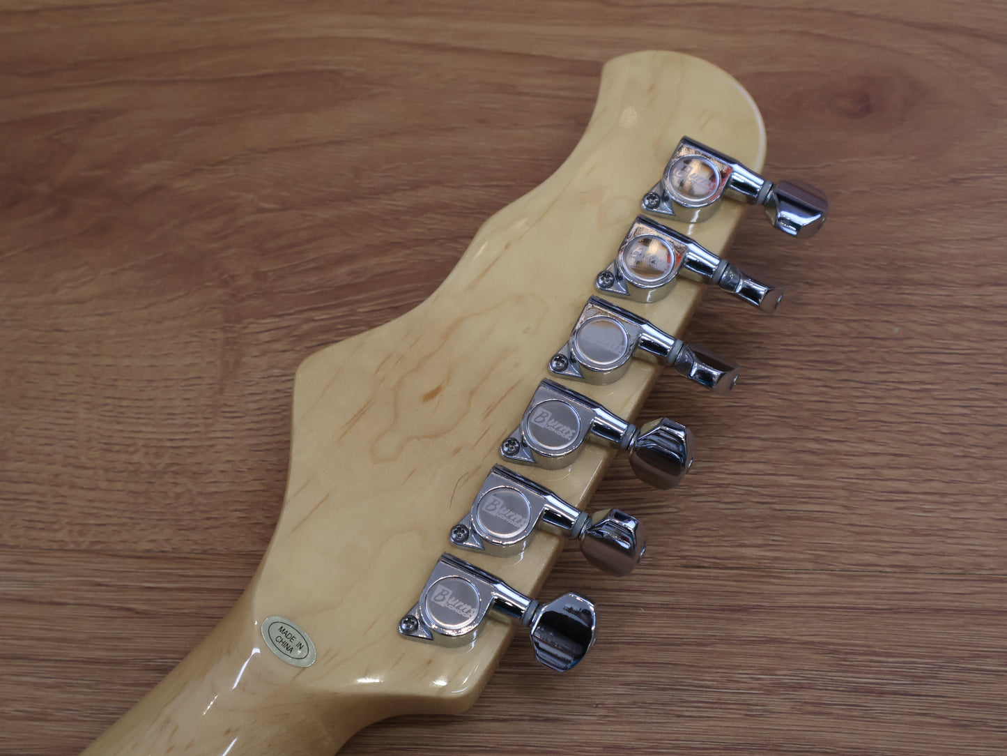 2000's Burns Cobra DX Club Series w/Tremolo (White)