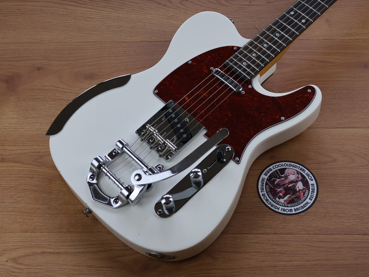 Bacchus BTE-1R Universe Series Twang-Style w/Bigsby (White)