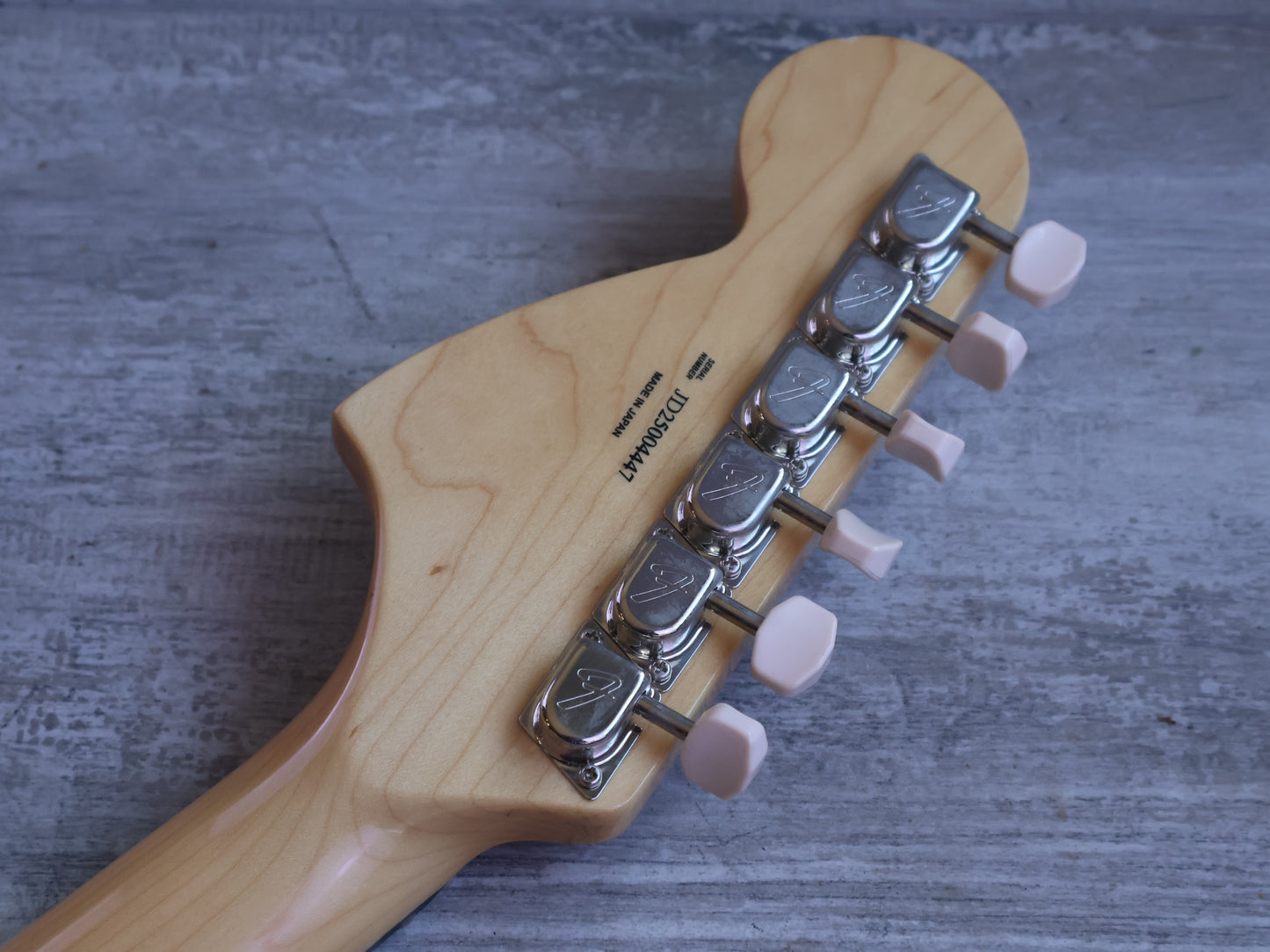 2025 Fender Japan Traditional '60s Mustang w/Hot Rails (Olympic White)