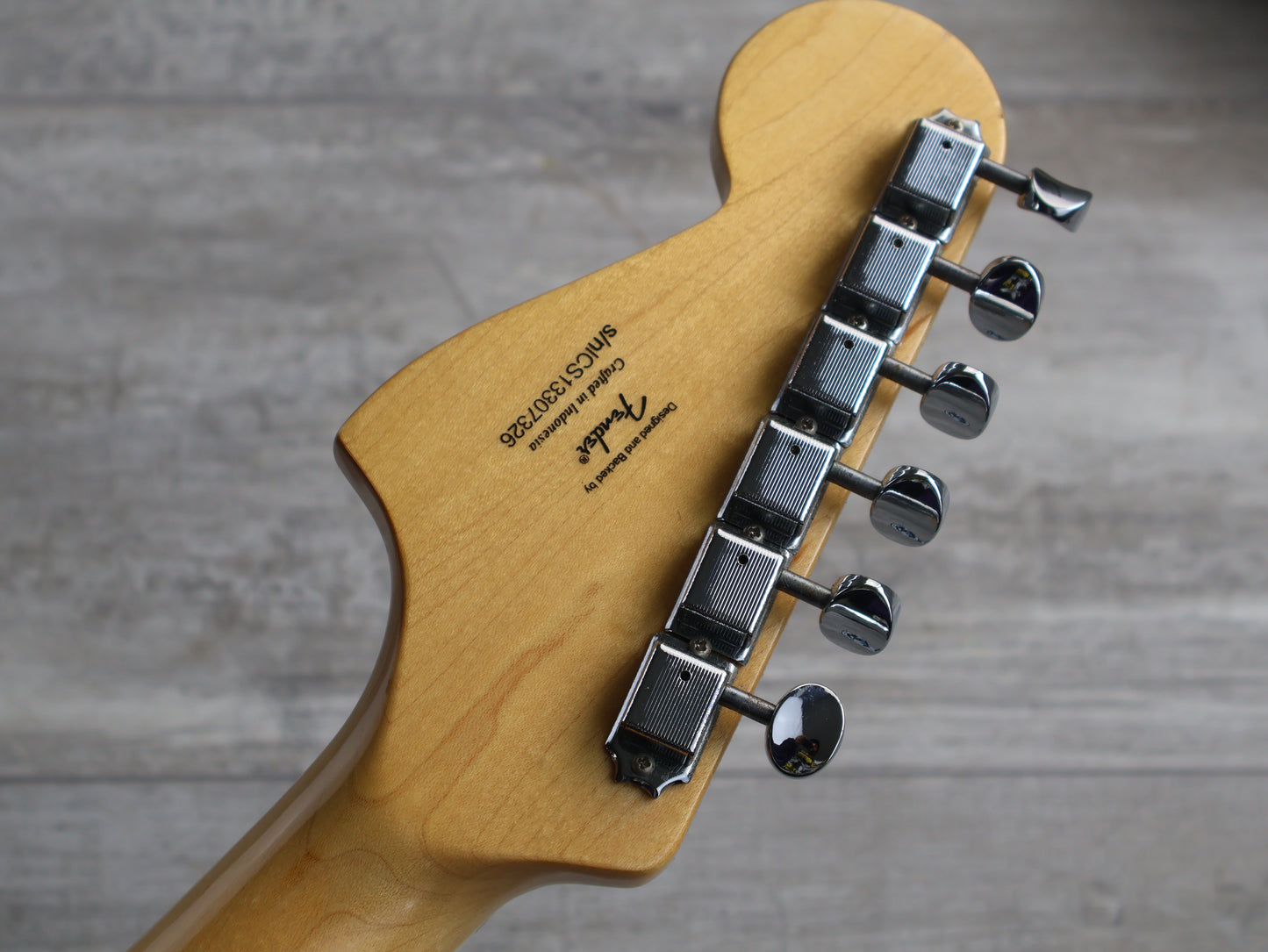 2013 Squier Vintage Modified Bass VI (White)