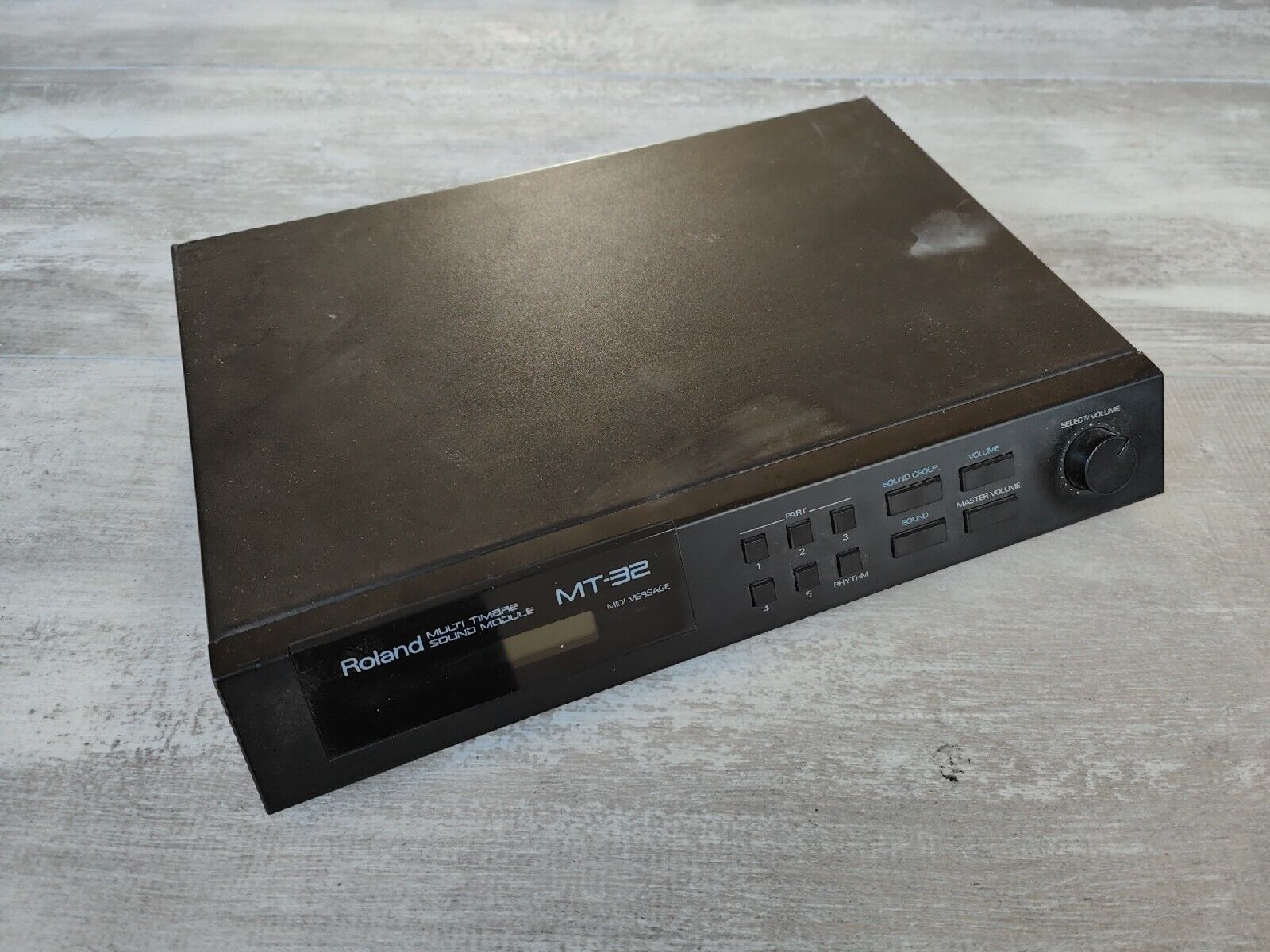 Roland MT 32 Multi Timbre Synthesizer Sound Module Cool Old Guitars roland-mt-32-multi-timbre-synthesizer-sound-module-cool-old-guitars