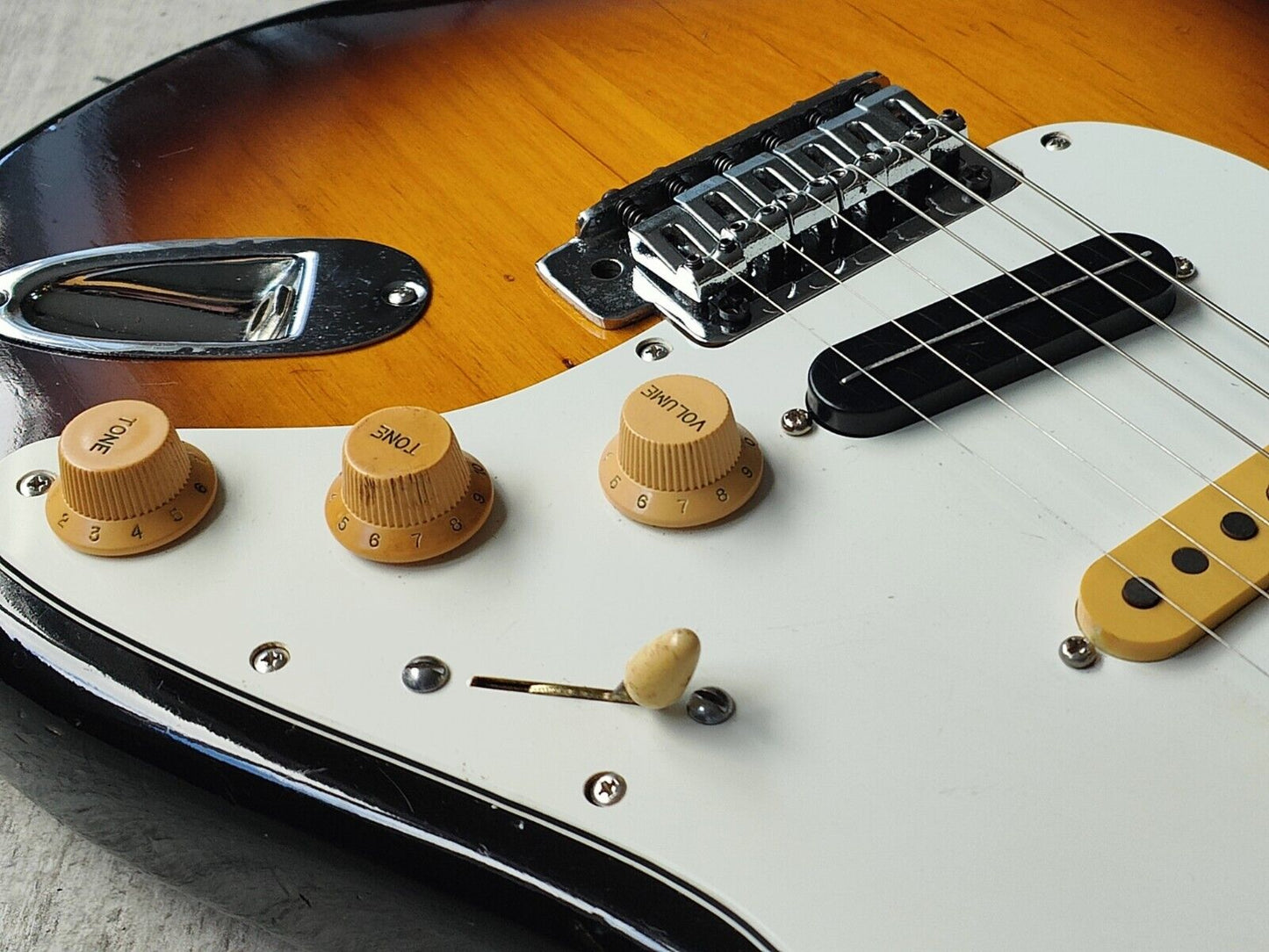 1983 Tokai ST-60 Goldstar Sound '54 Reissue Stratocaster (Brown Sunburst)