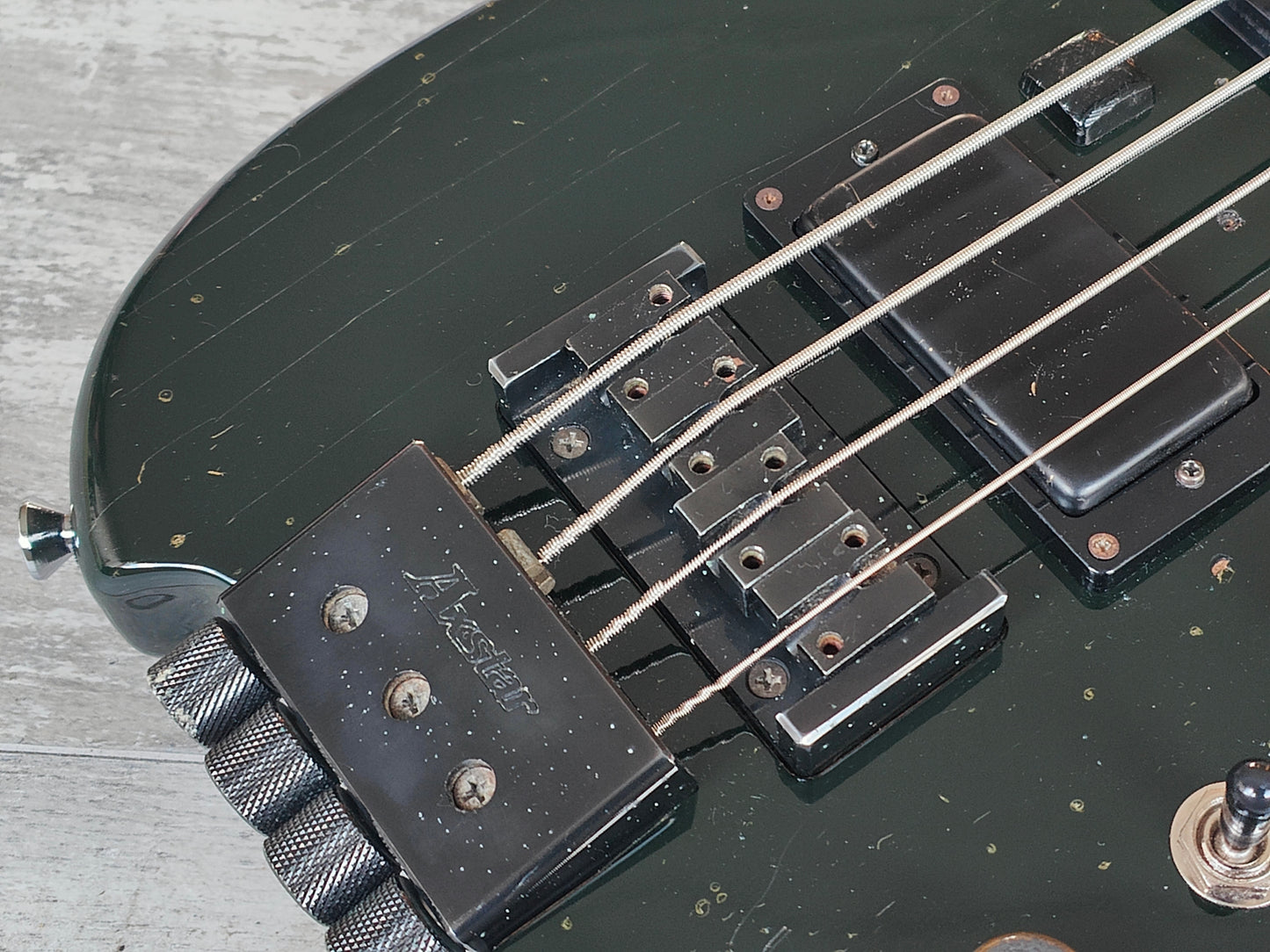 1985 Ibanez Japan Axstar AXB50 Headless Bass Guitar (Black)