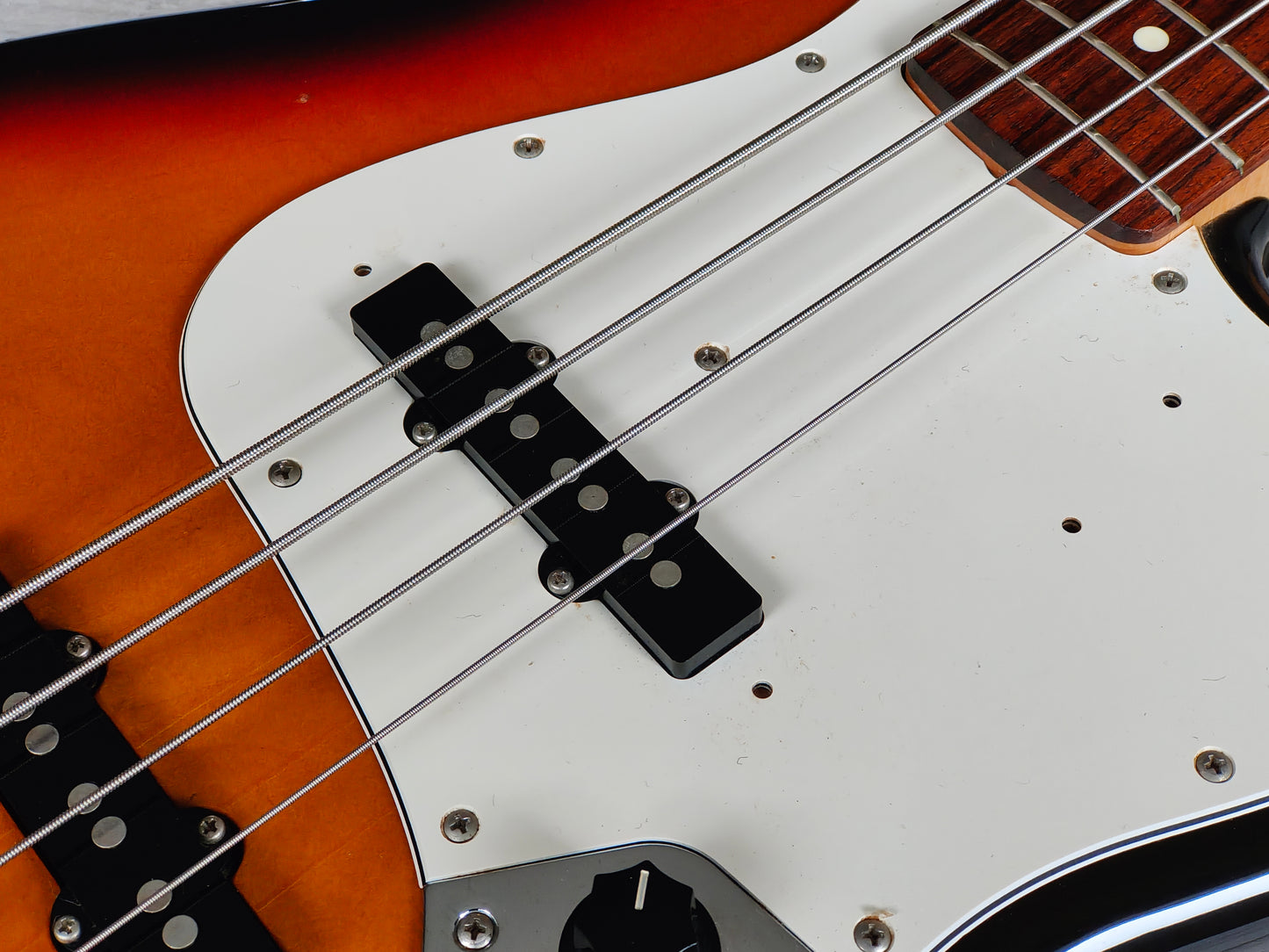 2004 Fender Japan Jazz Bass Standard (Sunburst)