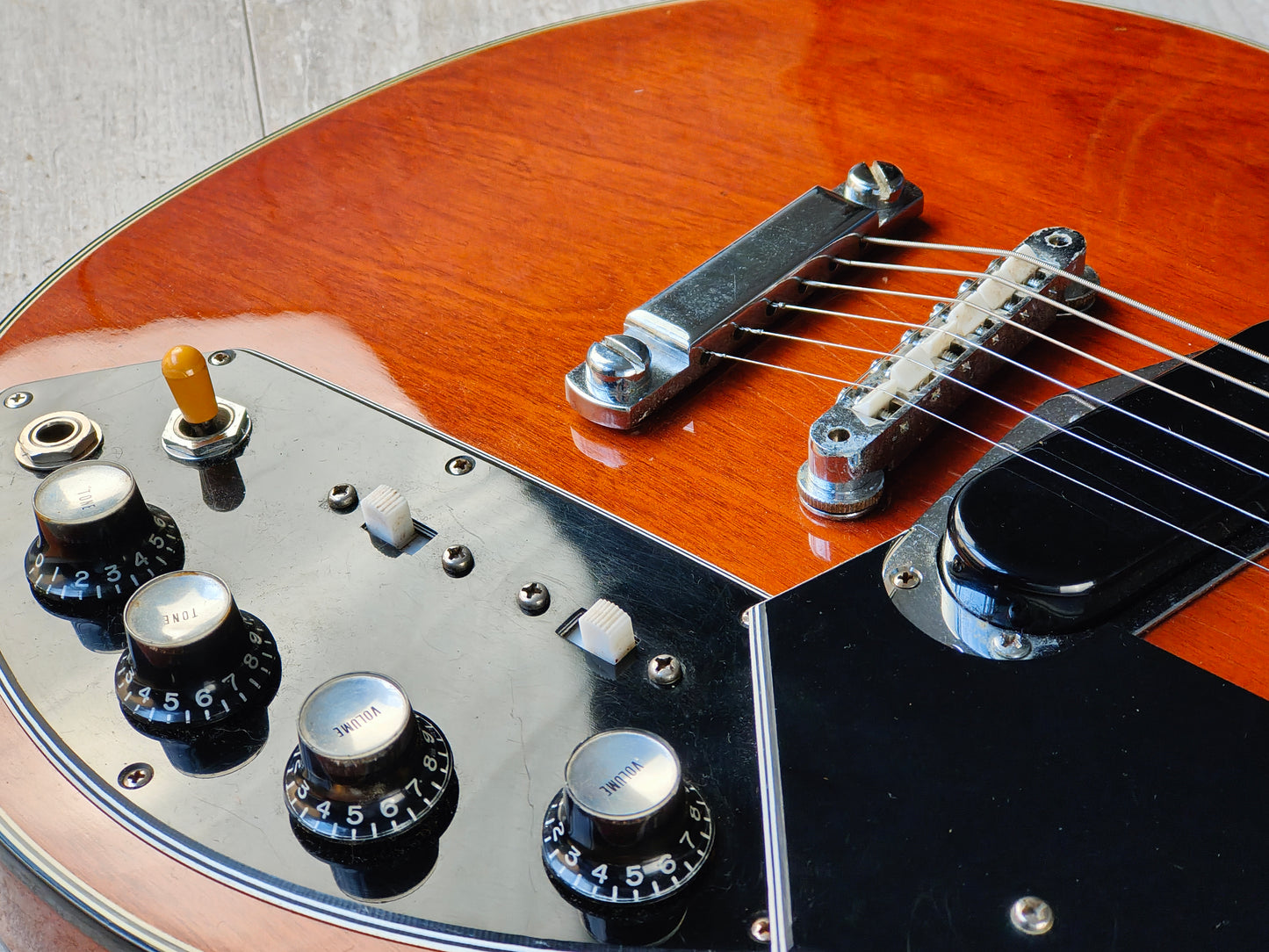 1972 Matsumoto Japan LE-200 Les Paul Professional (Walnut)