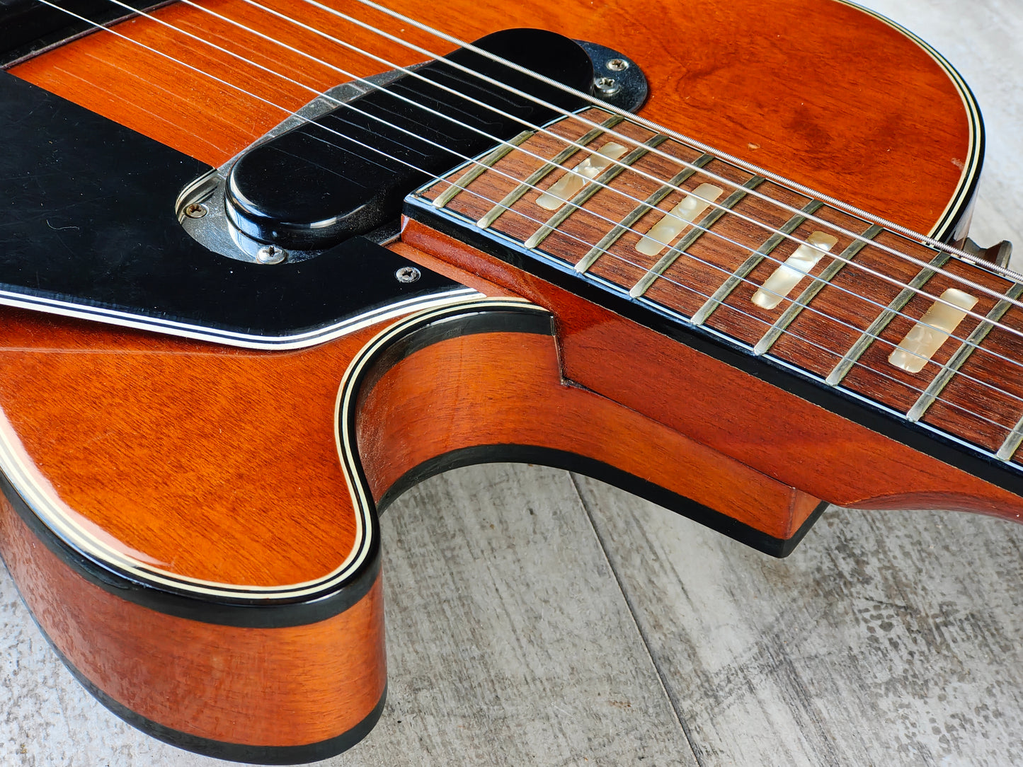 1972 Matsumoto Japan LE-200 Les Paul Professional (Walnut)