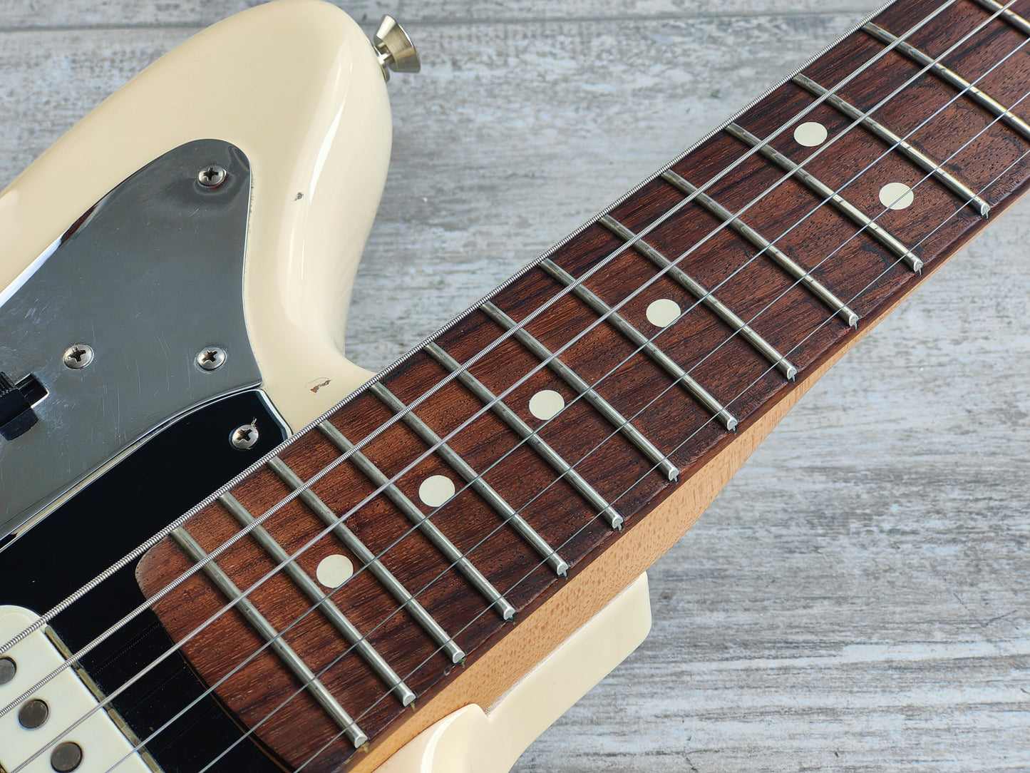 2017 Fender USA American Professional Jaguar (Olympic White)