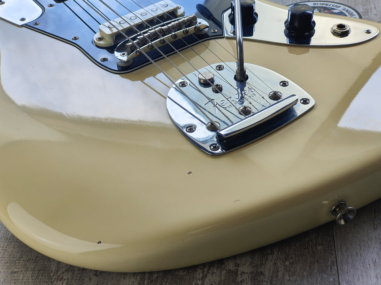 2017 Fender USA American Professional Jaguar (Olympic White)
