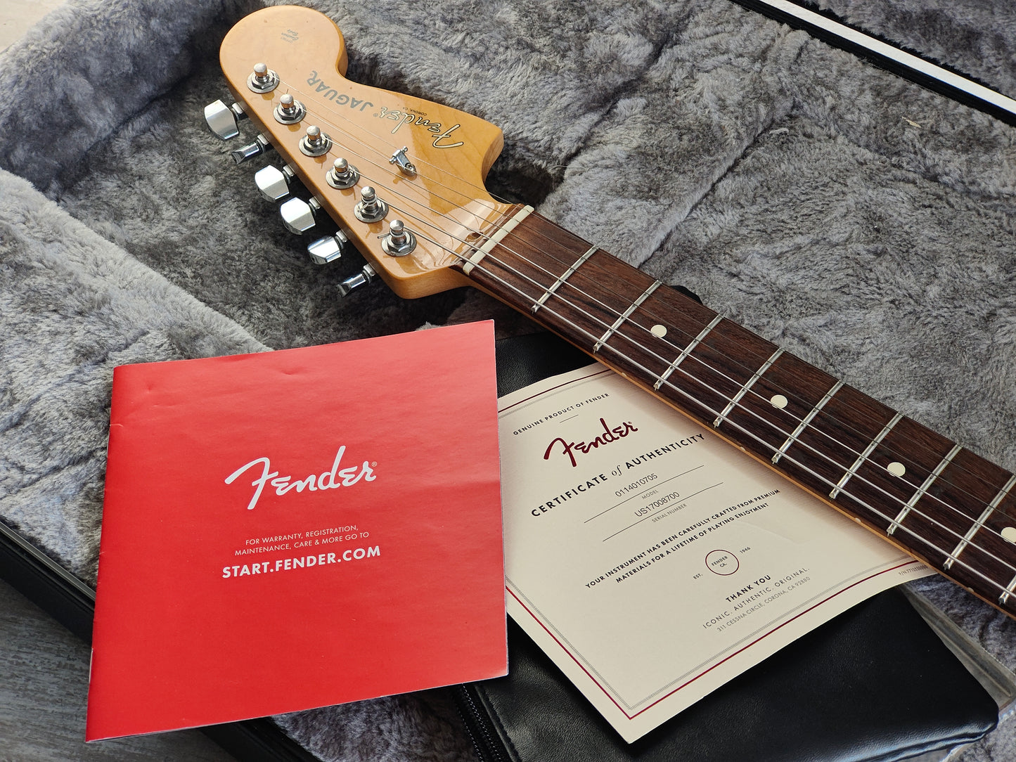 2017 Fender USA American Professional Jaguar (Olympic White)