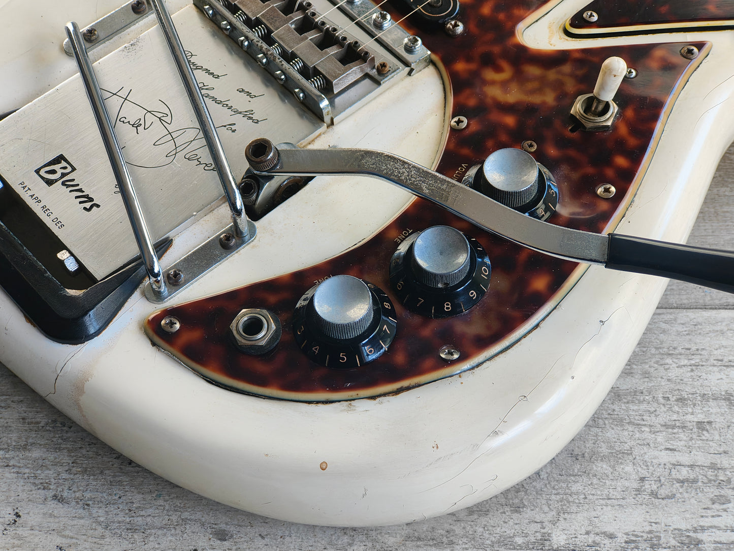 1965 Burns London Hank Marvin Model (White)