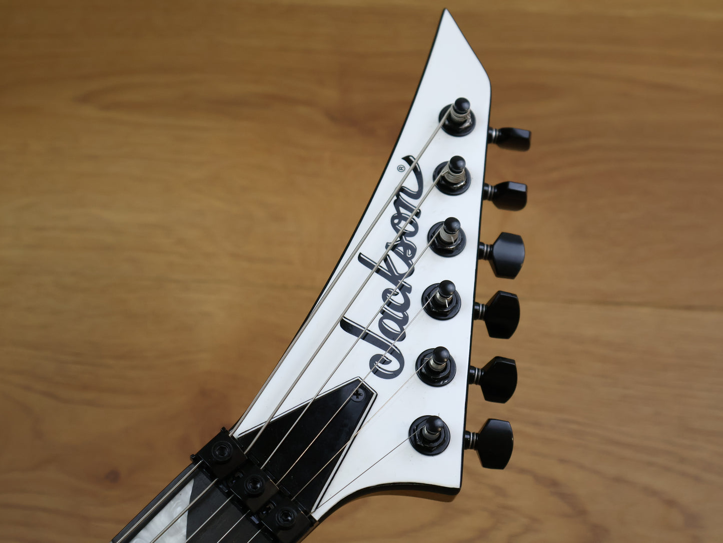 2024 Jackson Pro Plus Series Rhoads RR24 Flying V (Snow White)