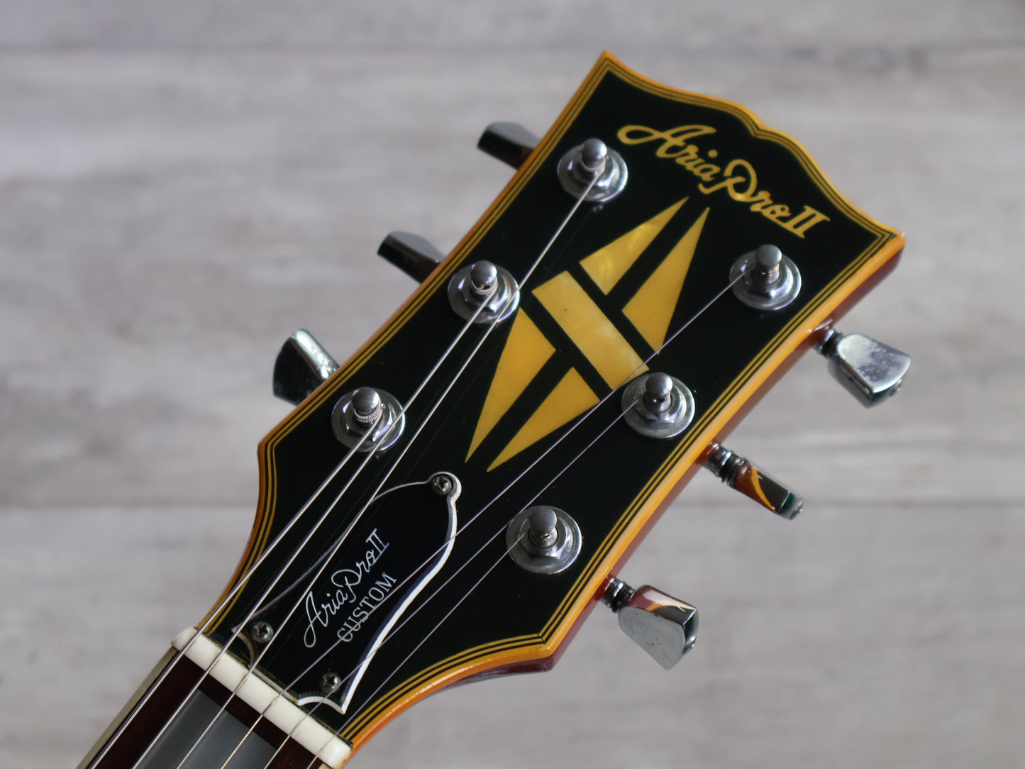 1976 Aria Pro II Japan LC-500 Les Paul Custom (Cherry Sunburst)