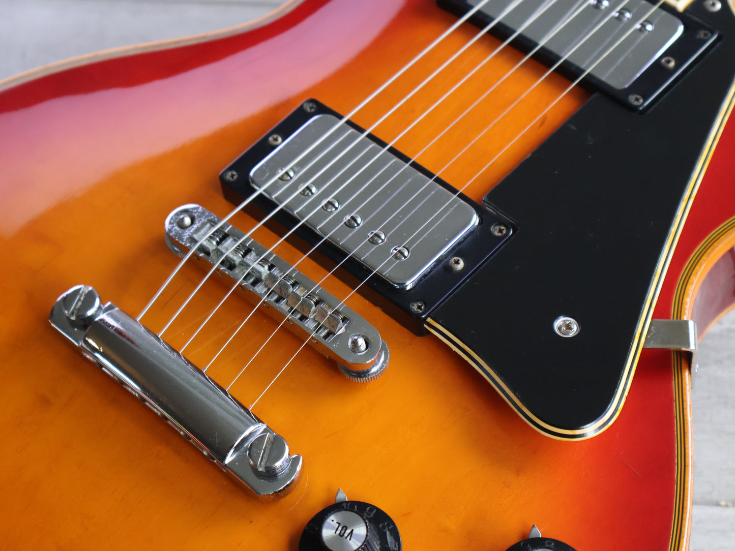 1976 Aria Pro II Japan LC-500 Les Paul Custom (Cherry Sunburst)
