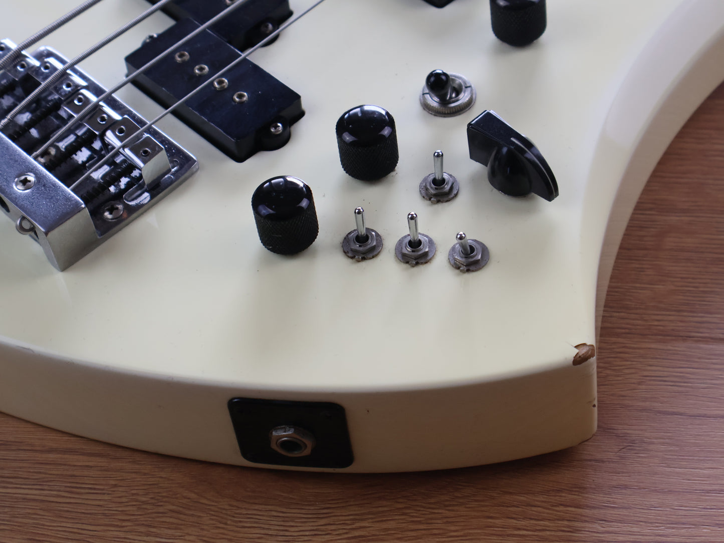 1987 BC Rich Japan NJ Series MB-20 Mockingbird Bass w/Varitone (Vintage White)