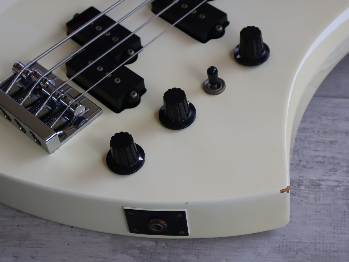 1991 Fernandes Japan MB-65 Mockingbird Bass Guitar (White)