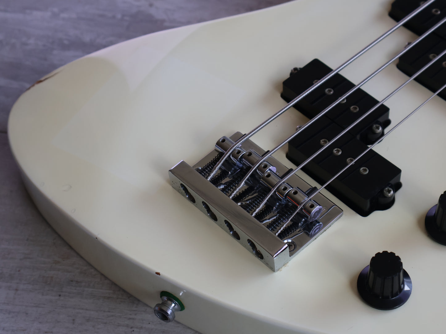 1991 Fernandes Japan MB-65 Mockingbird Bass Guitar (White)