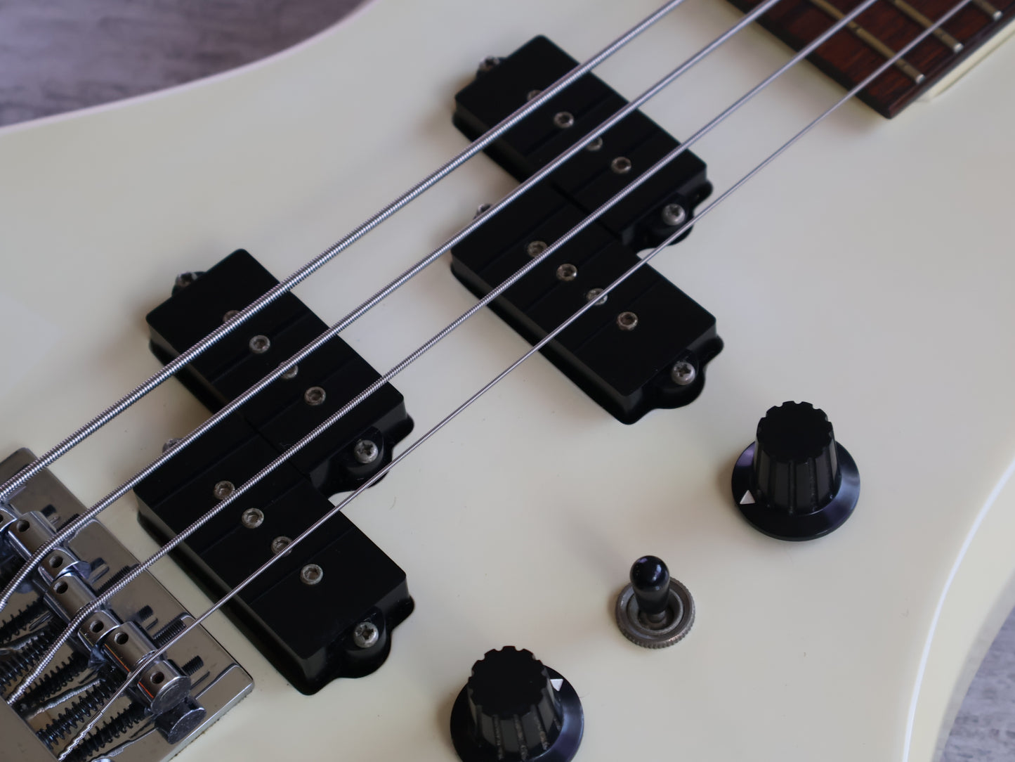 1991 Fernandes Japan MB-65 Mockingbird Bass Guitar (White)