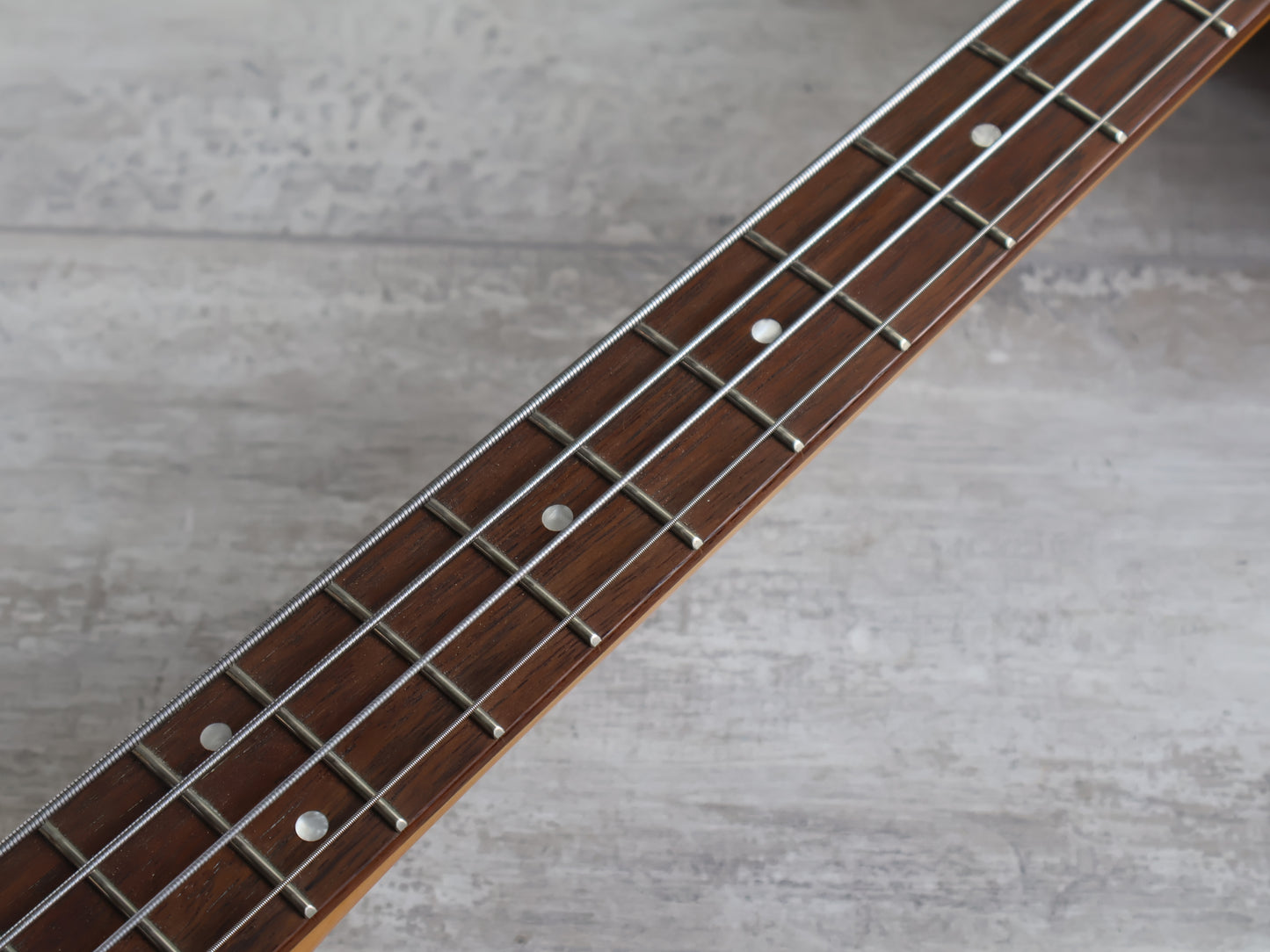 Squier Classic Vibe 60's Mustang Bass (Olympic White)