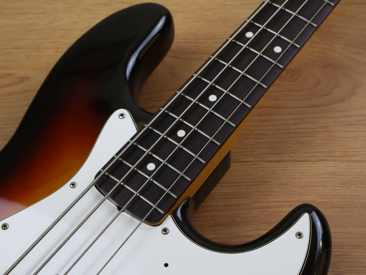 2002 Fender Japan '62 Reissue Jazz Bass (Sunburst)