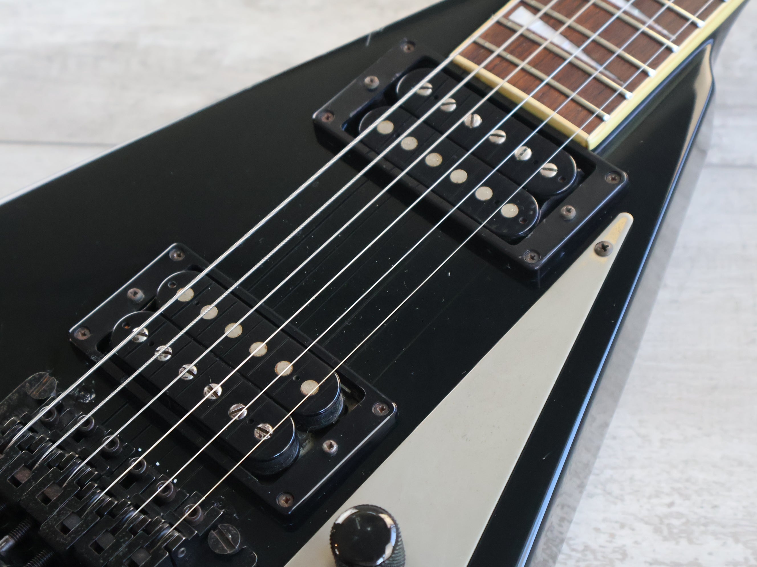 1990 Fernandes Japan JS-100 Rhoads Flying V (Black) – Cool Old Guitars
