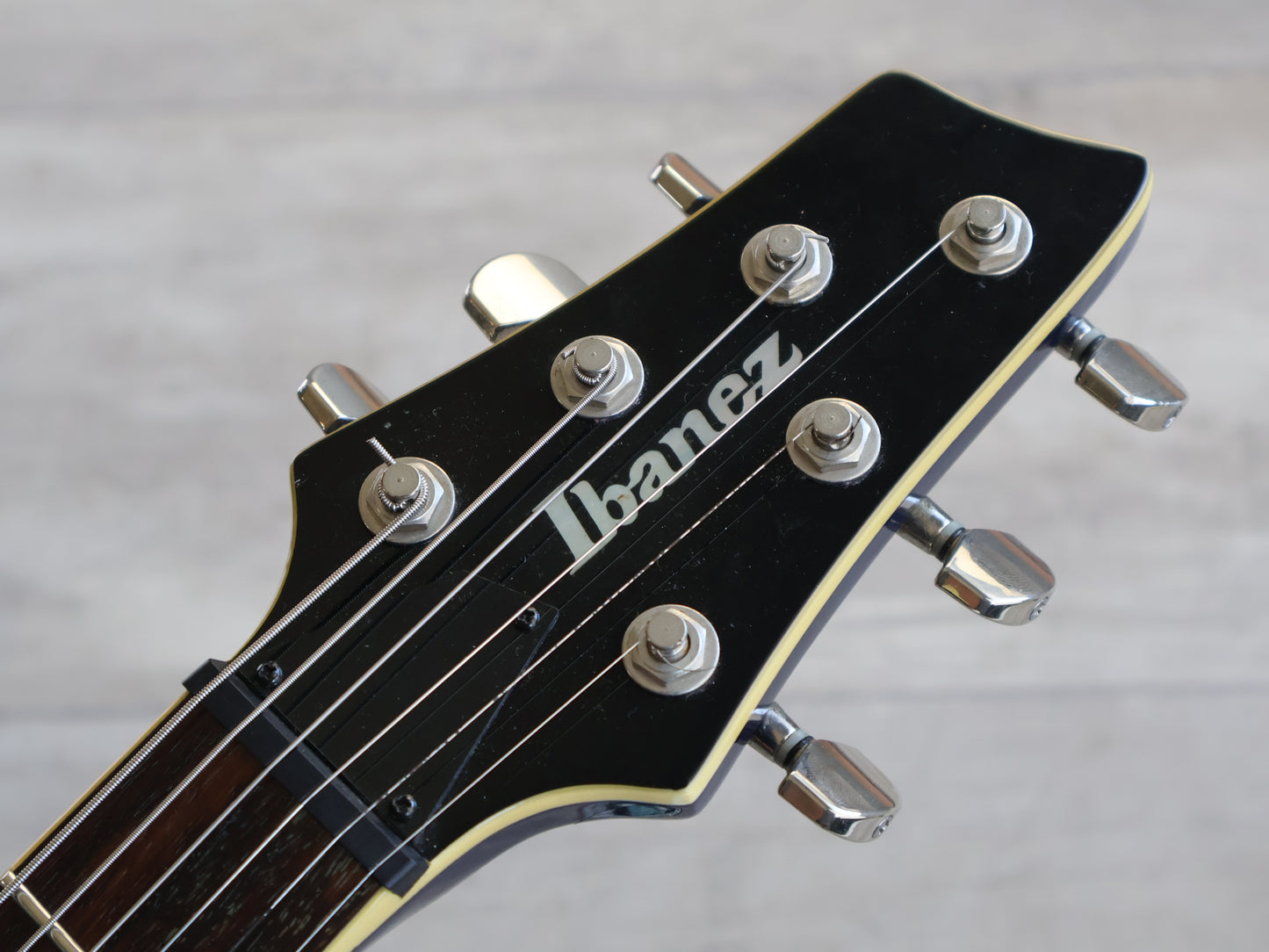 2005 Ibanez SZ520QM SZ Series Electric Guitar (Bright Blue)