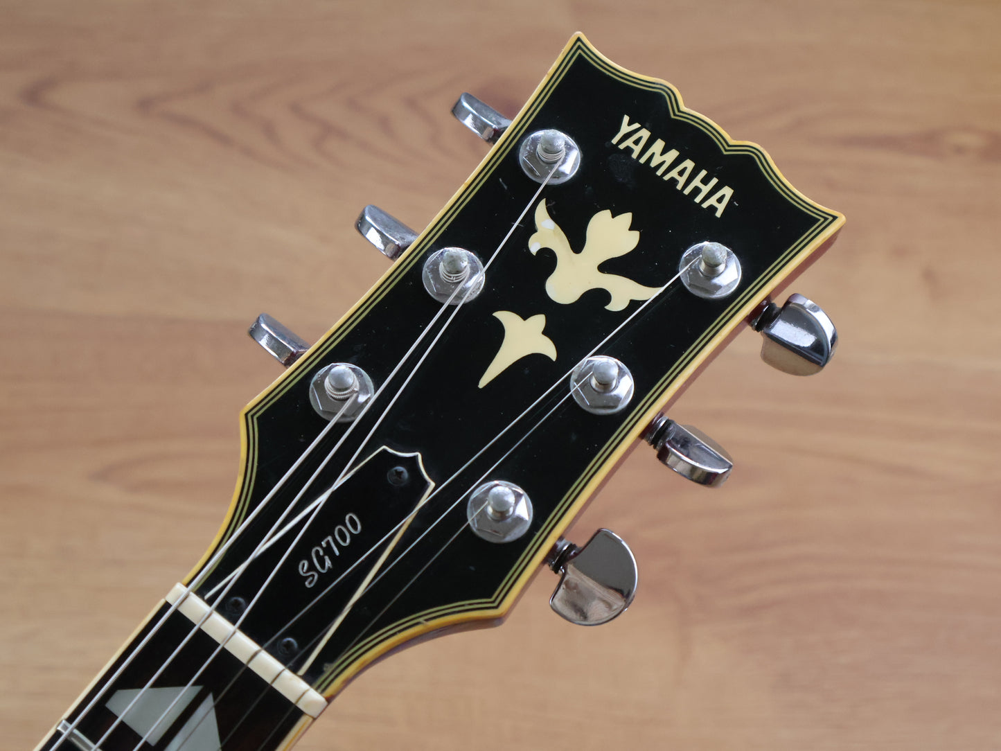 1977 Yamaha Japan SG-700 Double Cutaway (Cherry Sunburst)