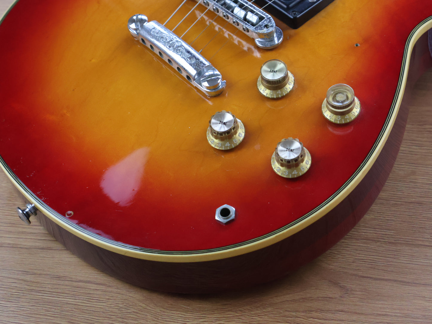 1977 Yamaha Japan SG-700 Double Cutaway (Cherry Sunburst)