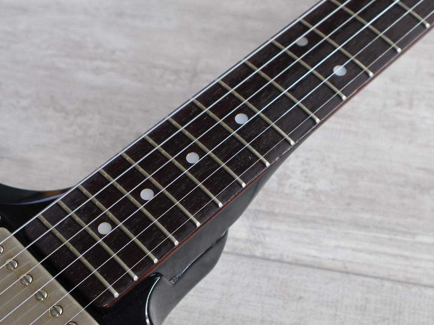 1983 Aria Pro II Japan ZZ Deluxe Explorer (Black/Red)