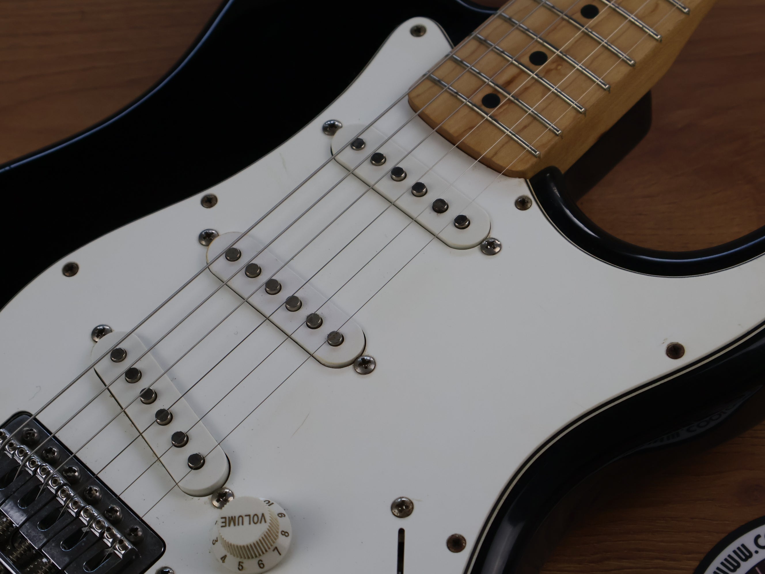 1998 Fender Mexican Standard Stratocaster (Black) – Cool Old Guitars