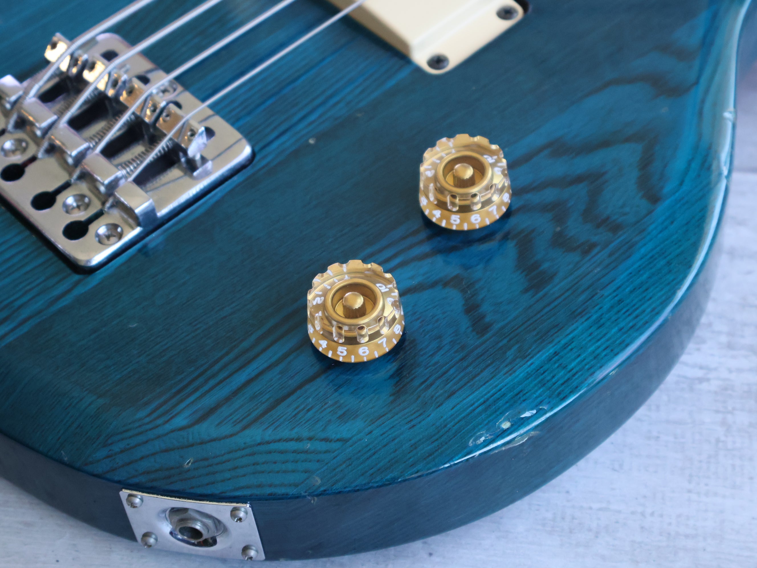 1982 Aria Pro II Japan CSB-380 Cardinal Medium Scale Bass