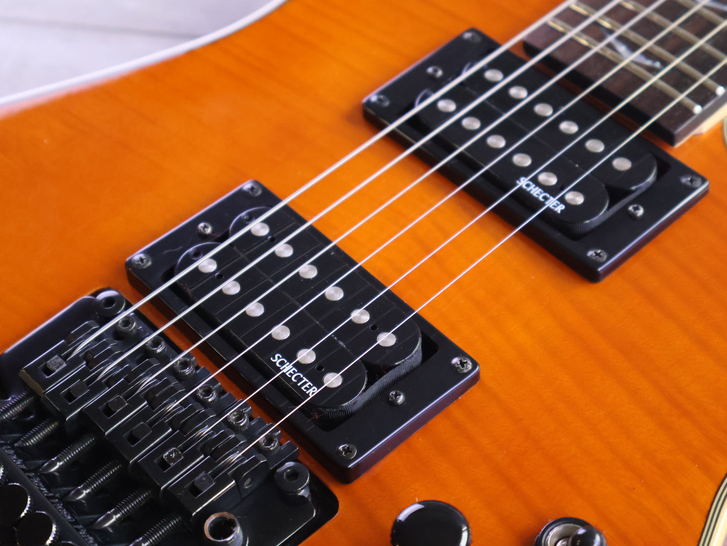 2008 Schecter Sunset Extreme FR HH Superstrat (Amber)