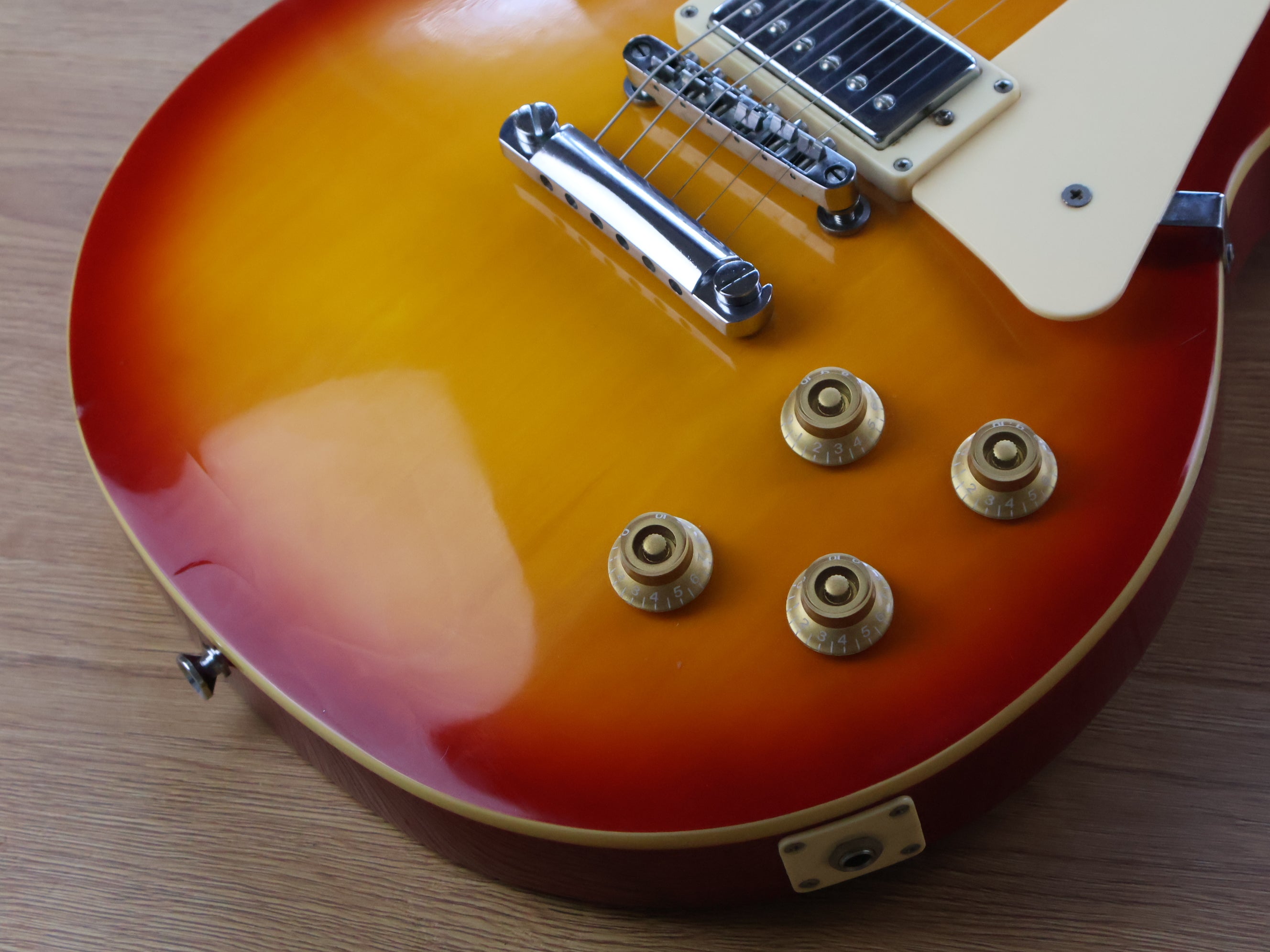 Maestro (by Gibson) Les Paul Standard – Cool Old Guitars