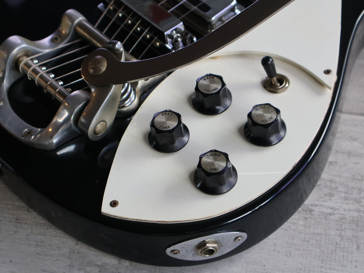 1995 Samick Korea 325 Style Double Cutaway w/Bigsby (Black)