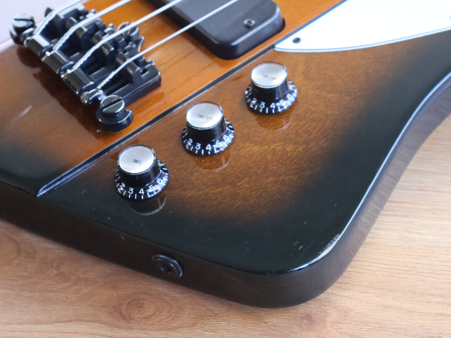 2001 Gibson USA Thunderbird IV Neckthrough Bass (Vintage Brown Sunburst)