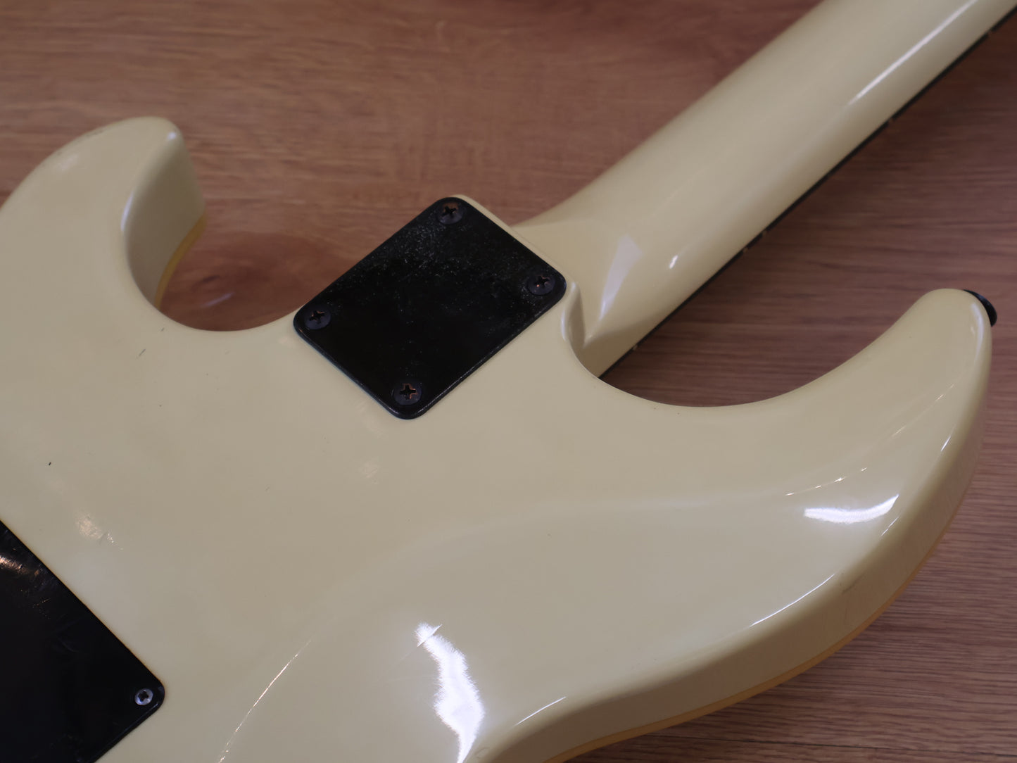 1985 Yamaha Japan SE700HE Bound Flat-Top Superstrat (White)