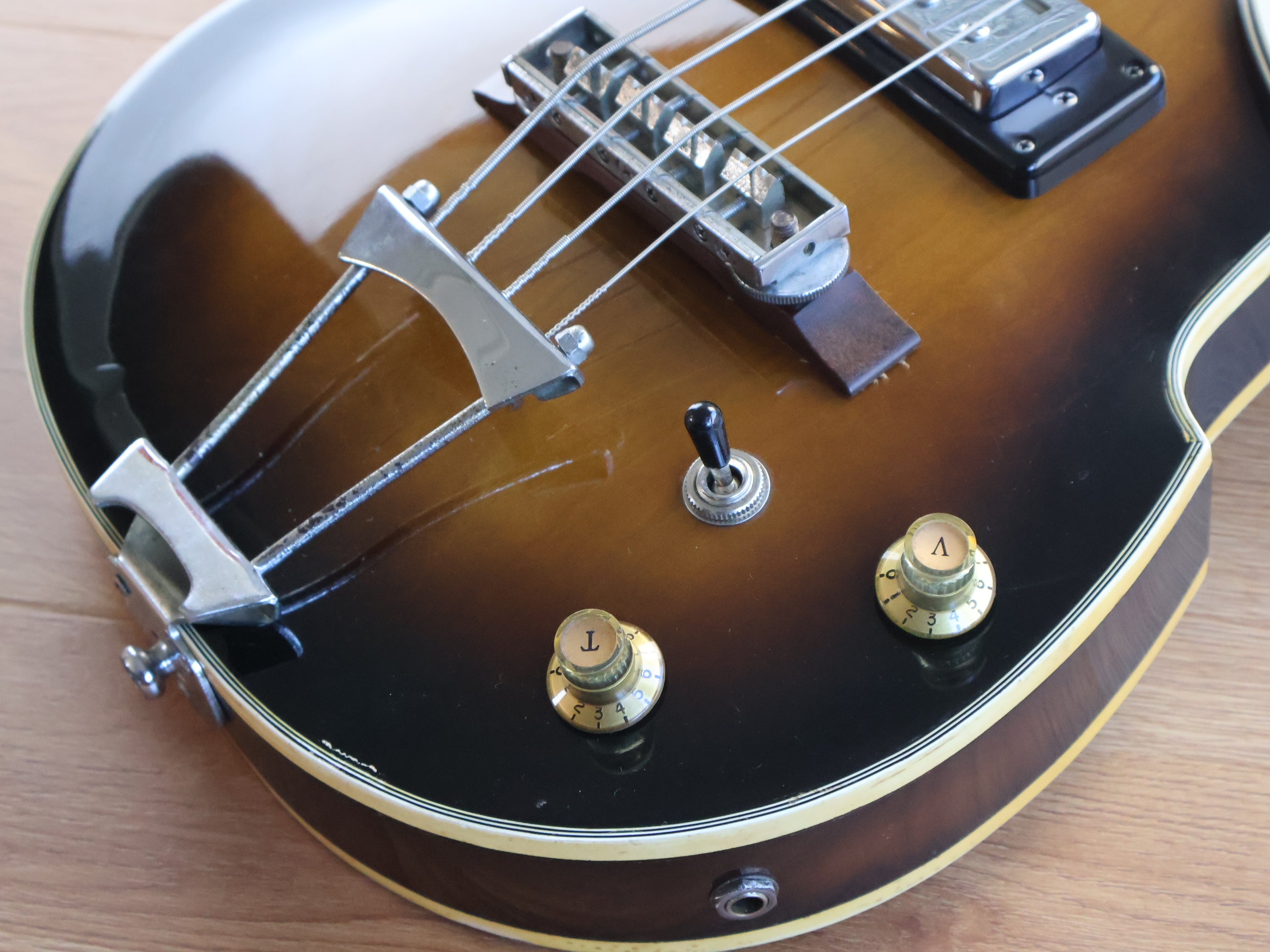 1970's Aria Diamond Japan Violin/Beatle Hollowbody Bass (Sunburst