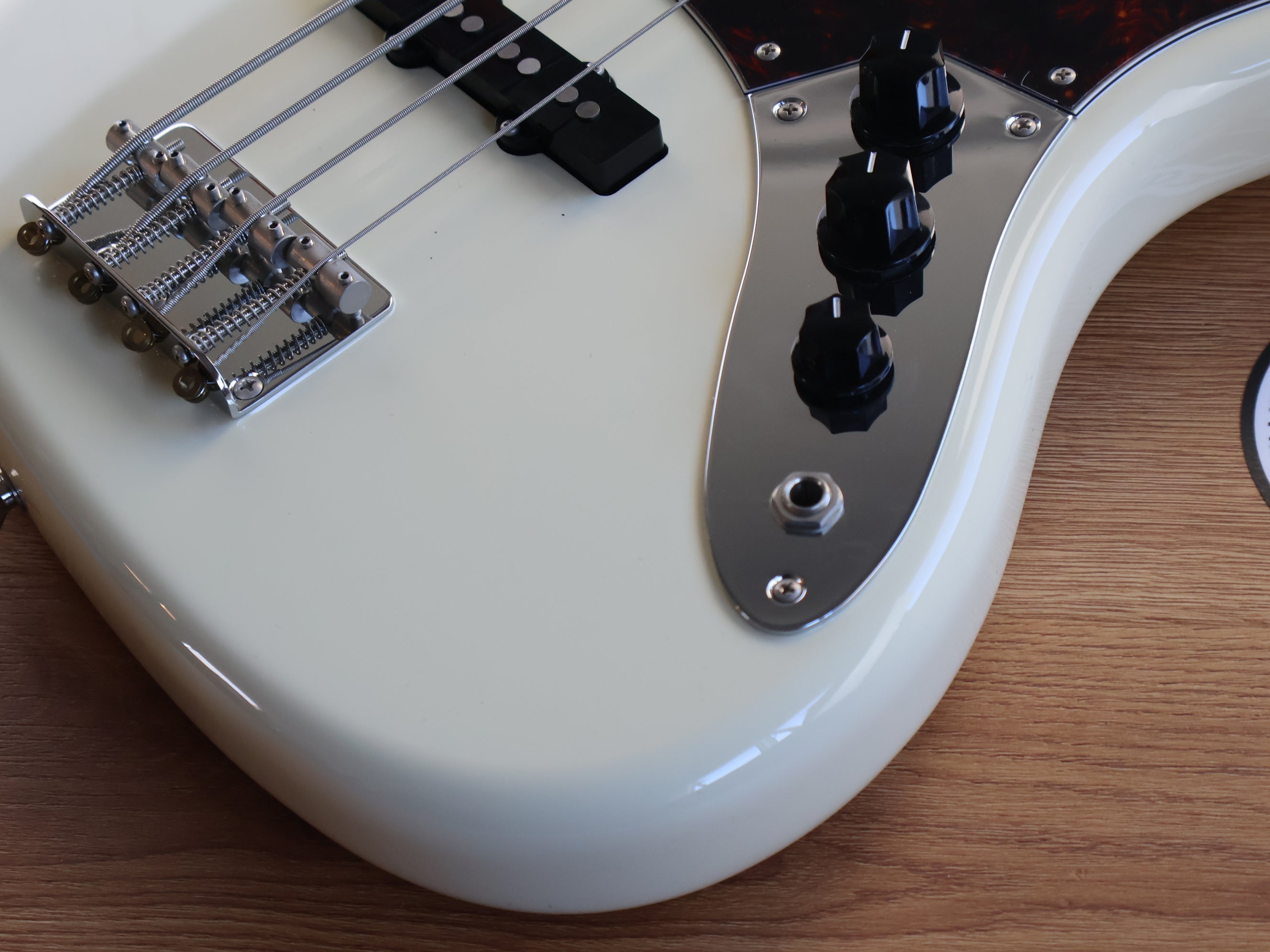 2023 Tokai Japan AJB108 VWH/R Jazz Bass (Vintage White) – Cool Old