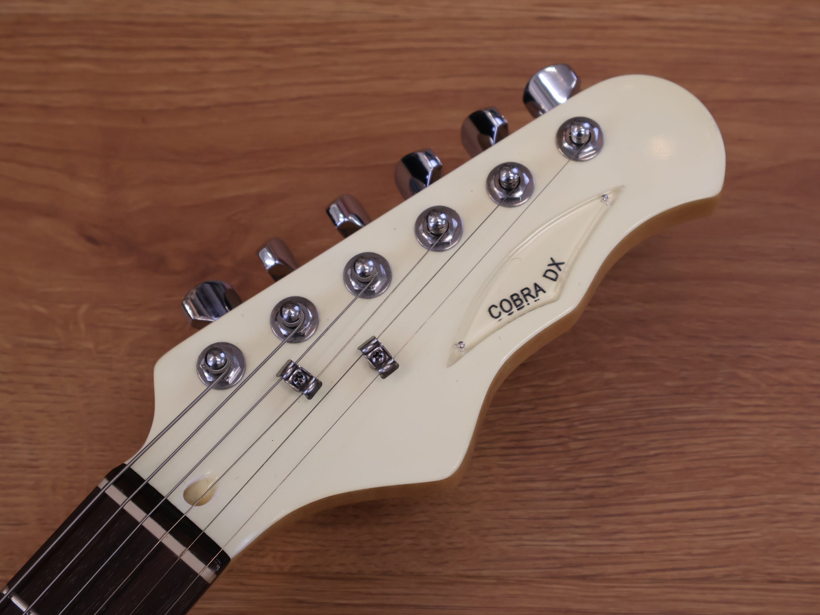 2000's Burns Cobra DX Club Series w/Tremolo (White) – Cool Old Guitars