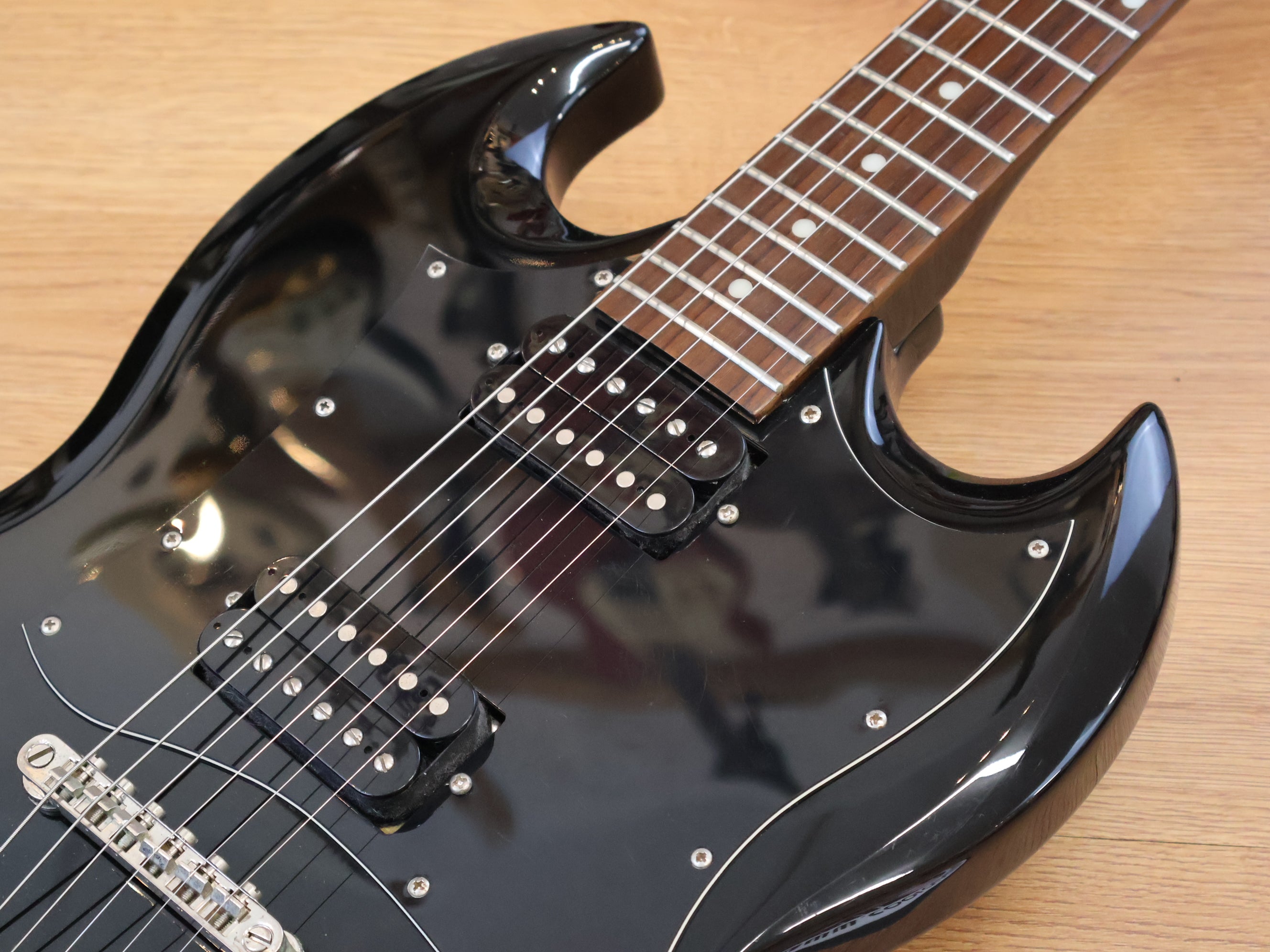 Epiphone G-310 SG (Black) – Cool Old Guitars