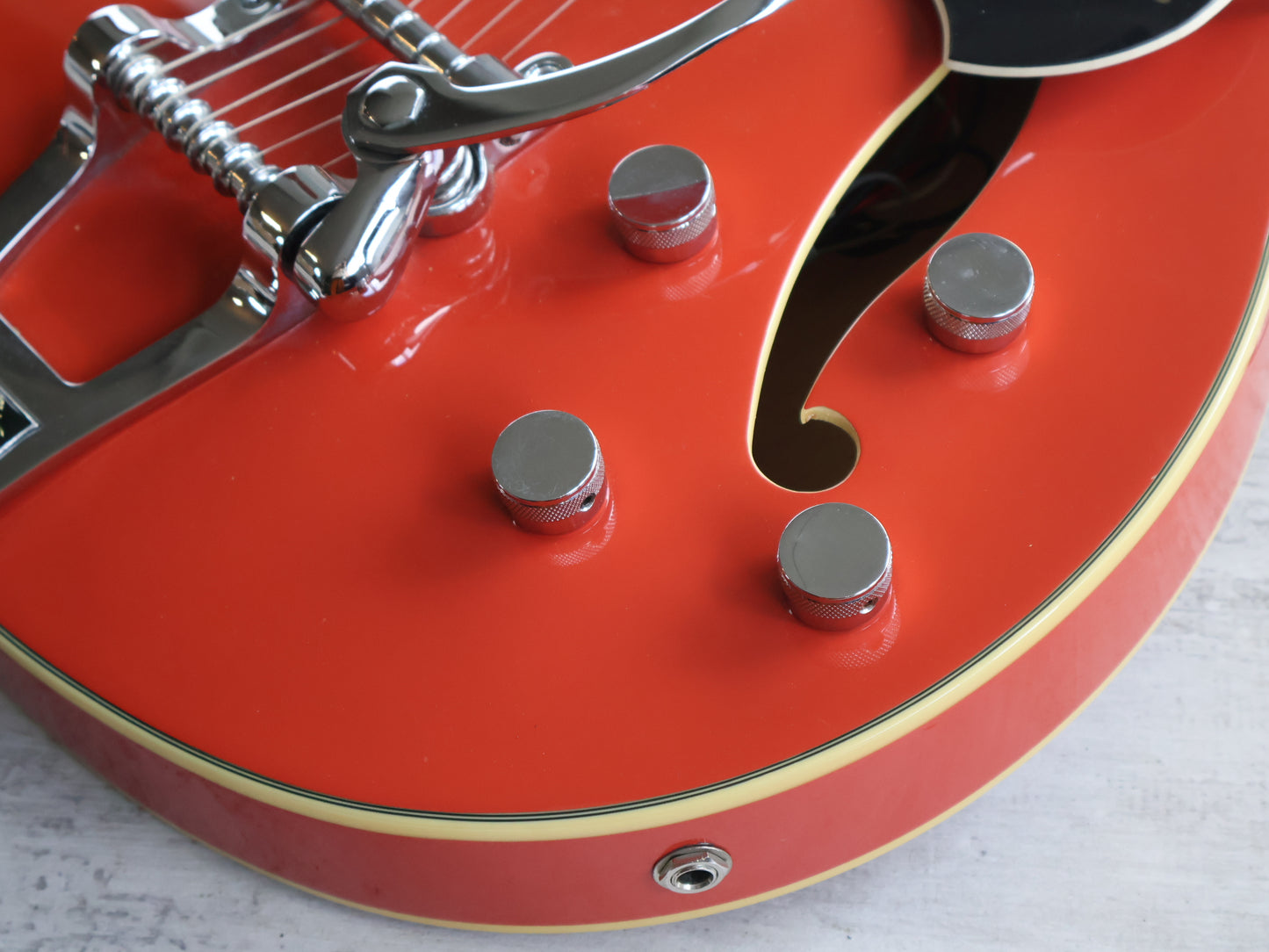 2012 Hagstrom Viking Deluxe Tremar Semi Hollowbody (Cream Red)