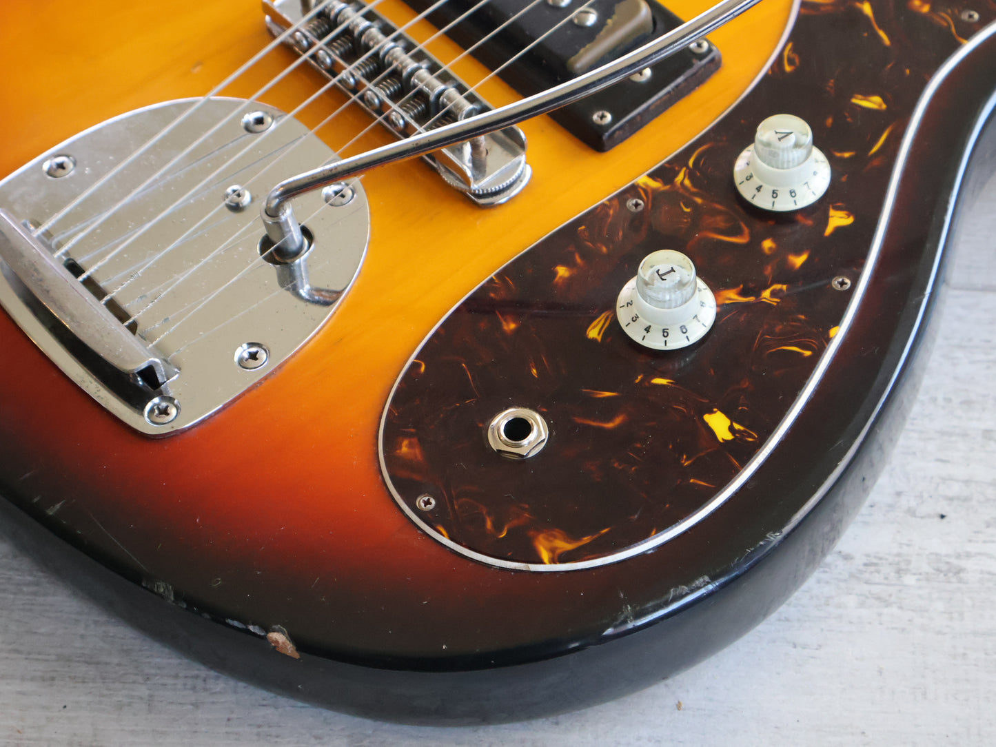 1960's Guyatone Japan LG-127T Offset Electric Guitar (Sunburst)