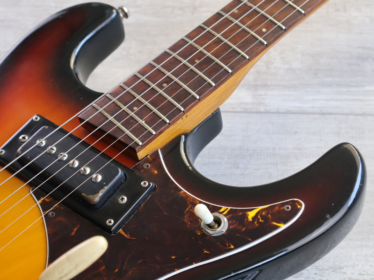 1960's Guyatone Japan LG-127T Offset Electric Guitar (Sunburst)