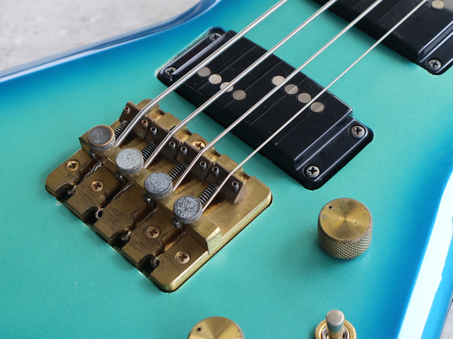 1984 Aria Pro II ZZB-Custom Explorer Bass (Metallic Blue Sunburst)