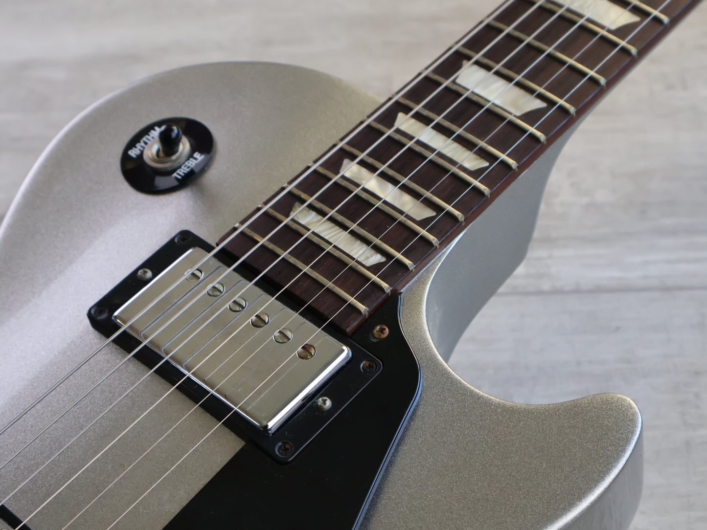 2012 Gibson USA Les Paul Studio Limited Edition (Silver Pearl)