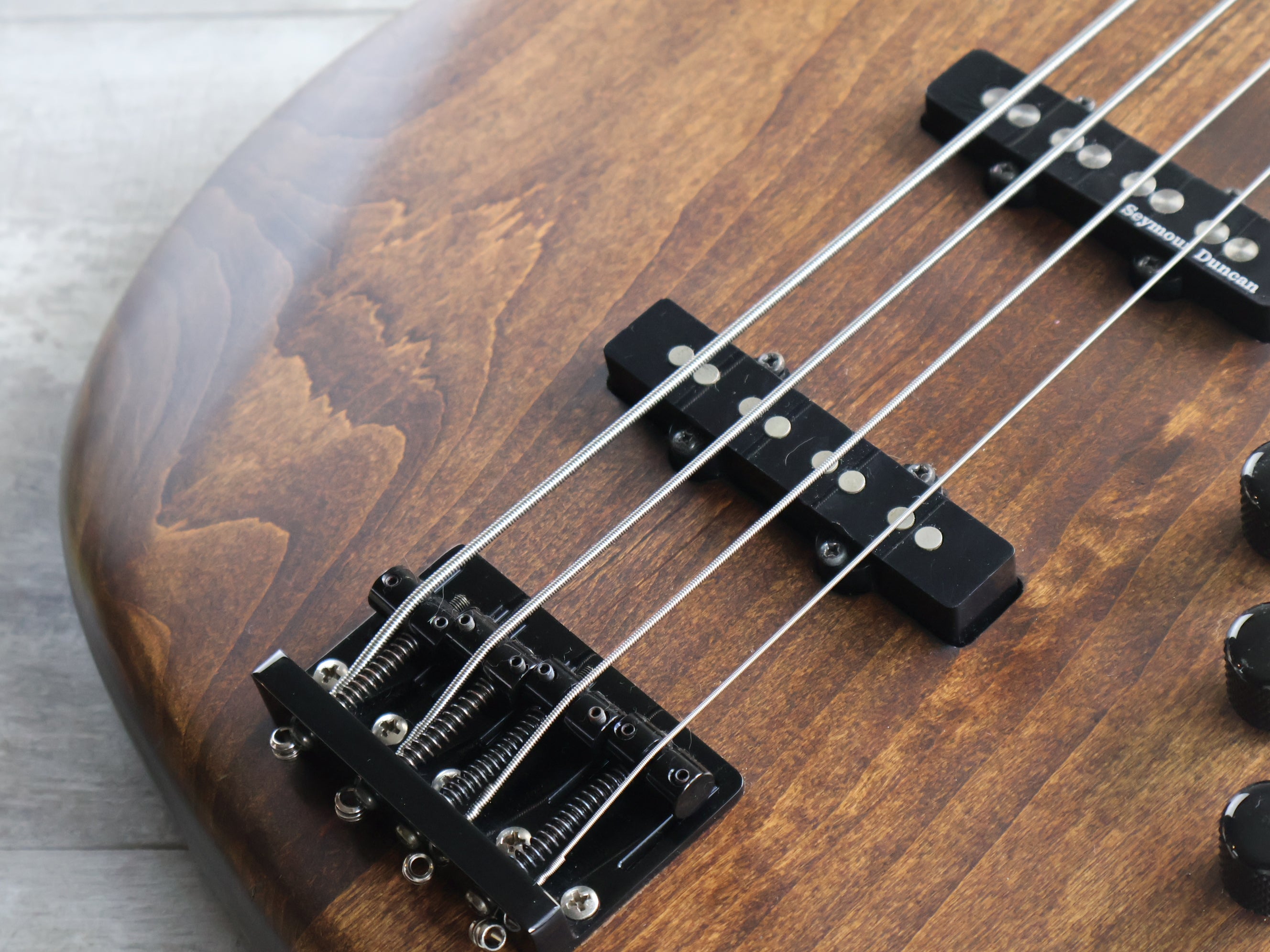2004 Fender Japan JB62 '62 Reissue Jazz Bass (Walnut) – Cool Old