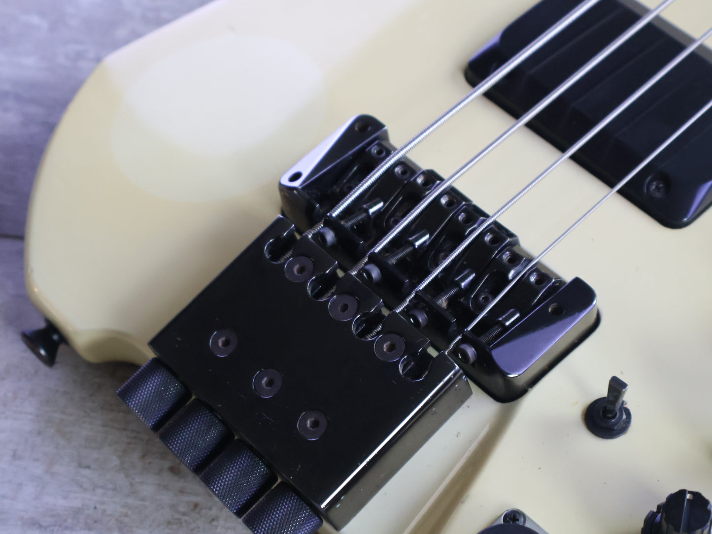 1980's Riverhead (by Headway Japan) RPB-1000 Phantom Bass (White)