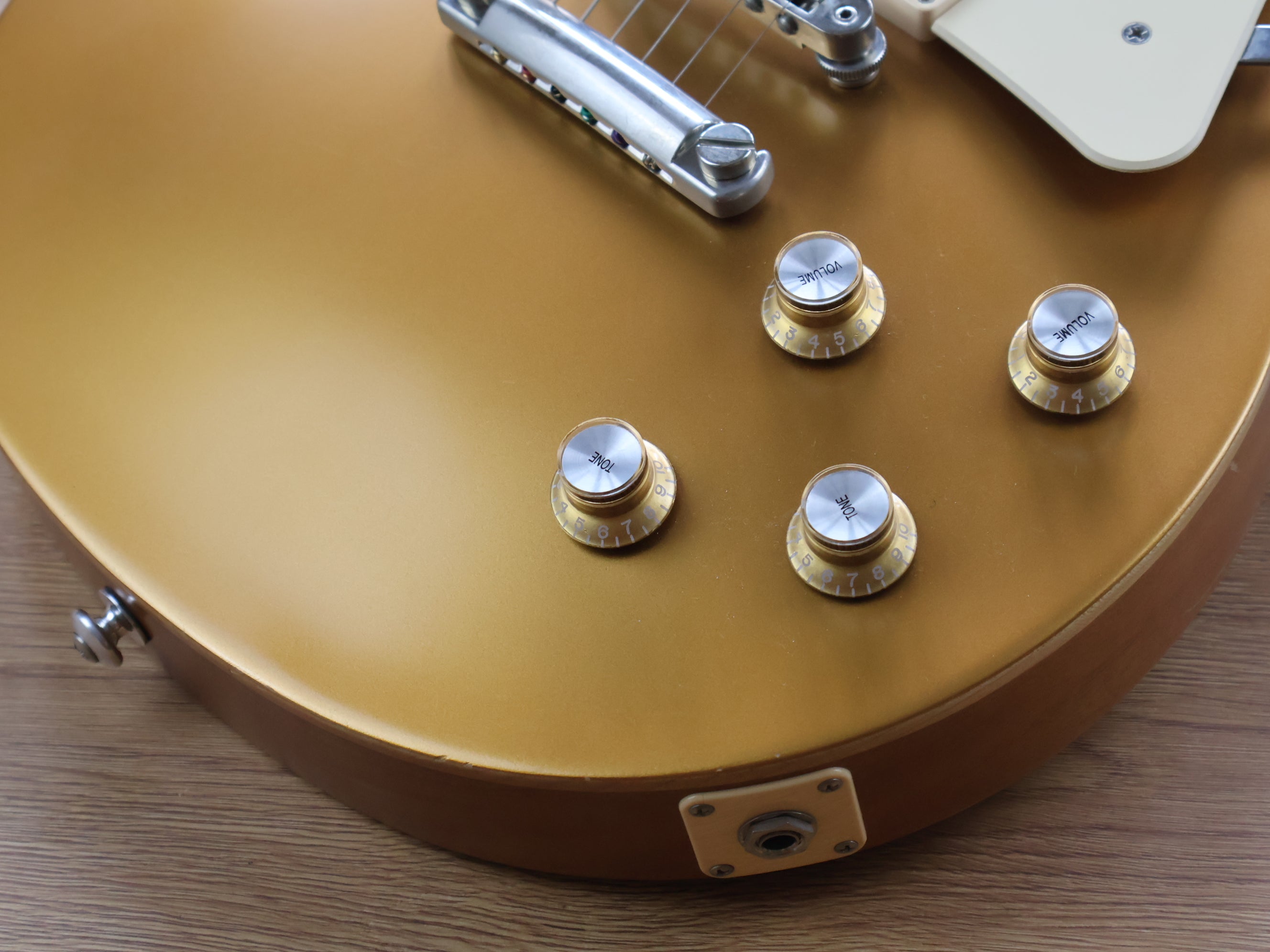 2017 Gibson USA Les Paul Tribute T (Satin Gold Top) – Cool Old Guitars
