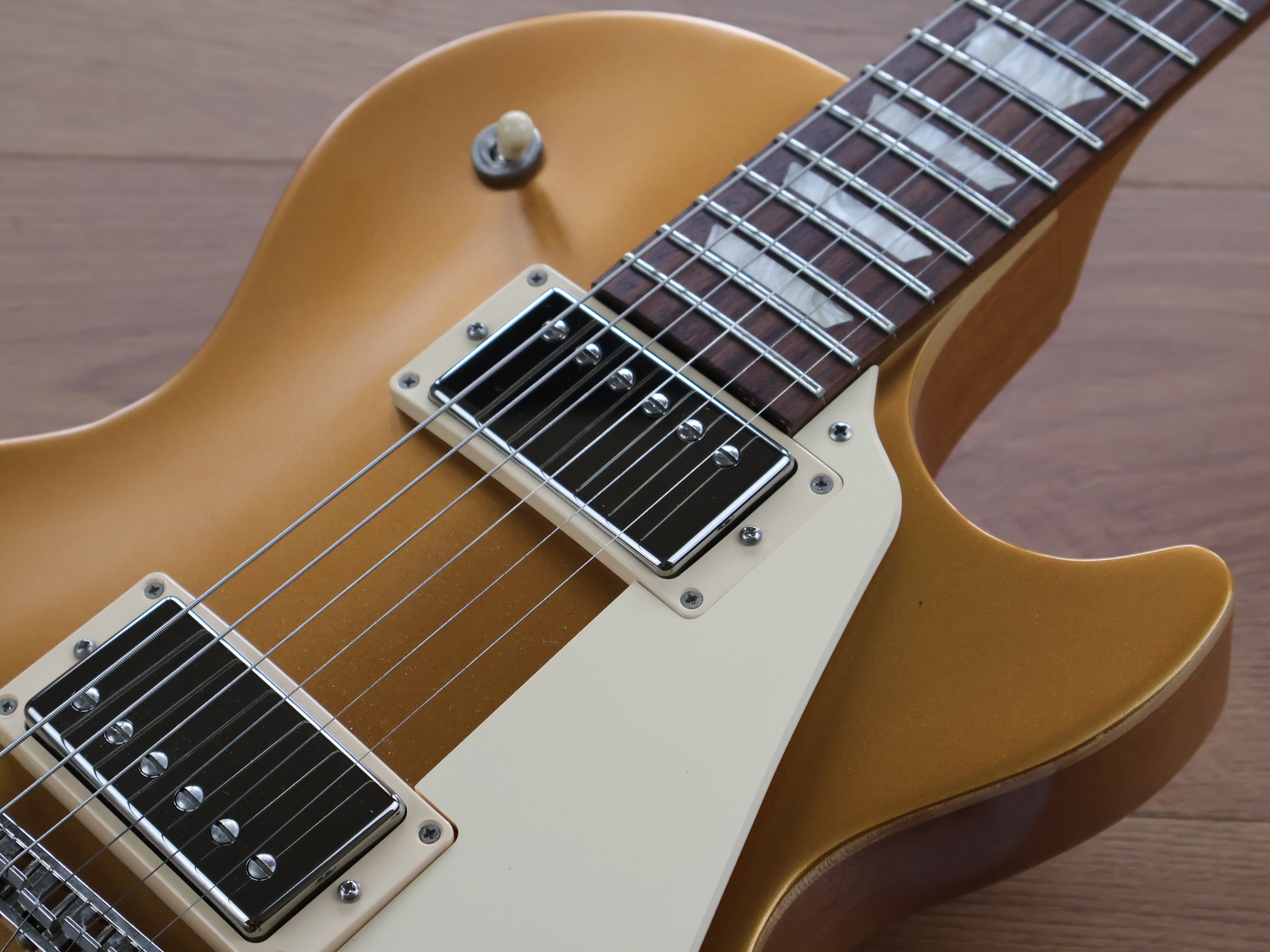 2017 Gibson USA Les Paul Tribute T (Satin Gold Top) – Cool Old Guitars