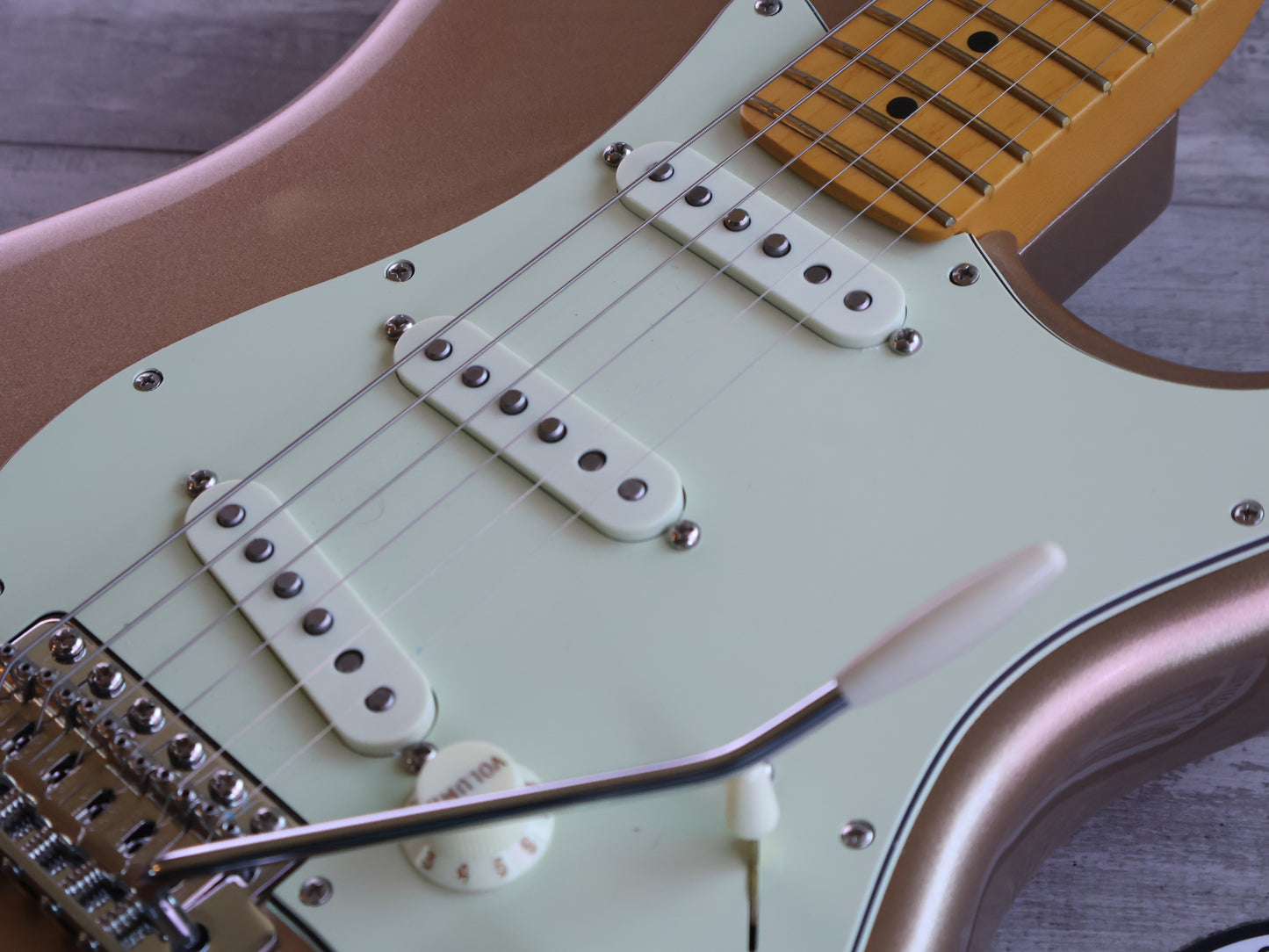 2025 Fender American Professional Classic Stratocaster (Faded Firemist Gold)